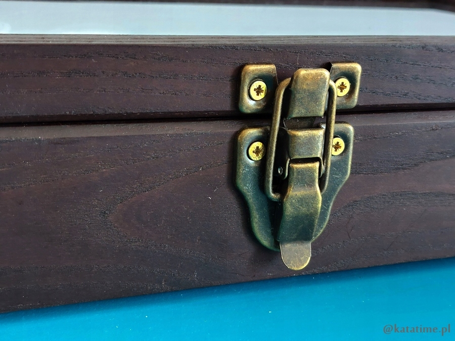 KOMÓDKA SKRZYNECZKA KASETKA PUDEŁKO NA10 ZEGARKÓW DREWNO ROBIONA RĘCZNIE Kolor brązowy