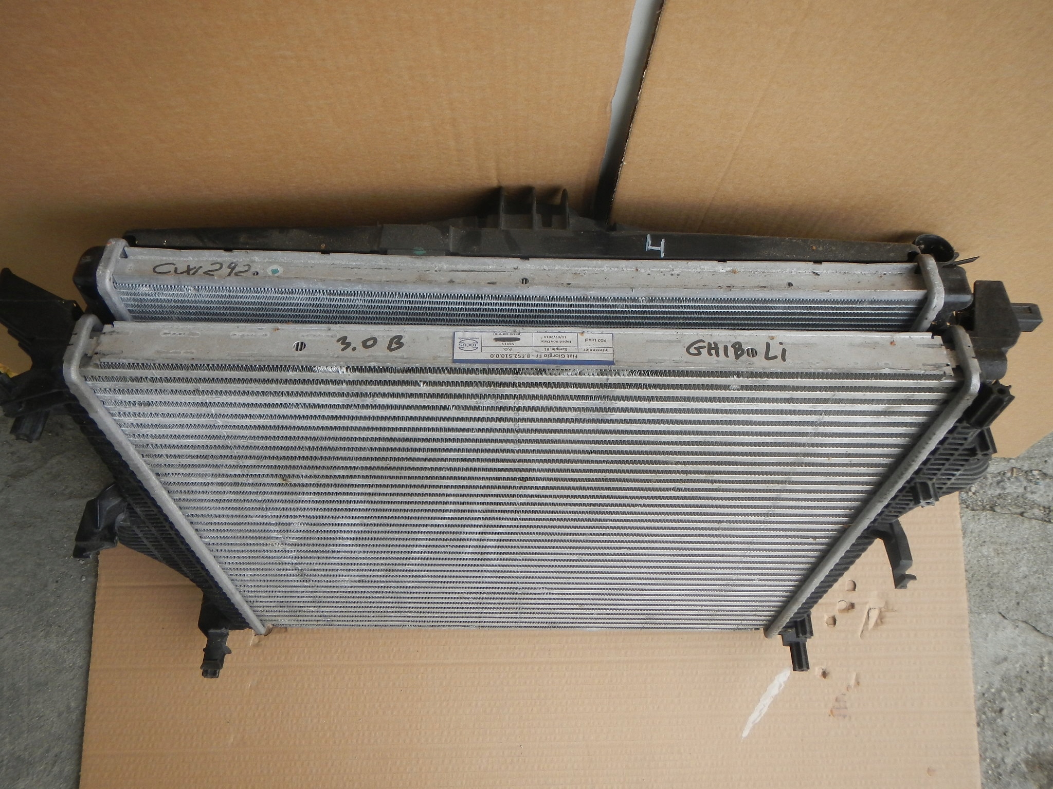 MASERATI GHIBLI 3.0 CHŁODNICA CHŁODNICE KOMPLET Typ samochodu Samochody osobowe