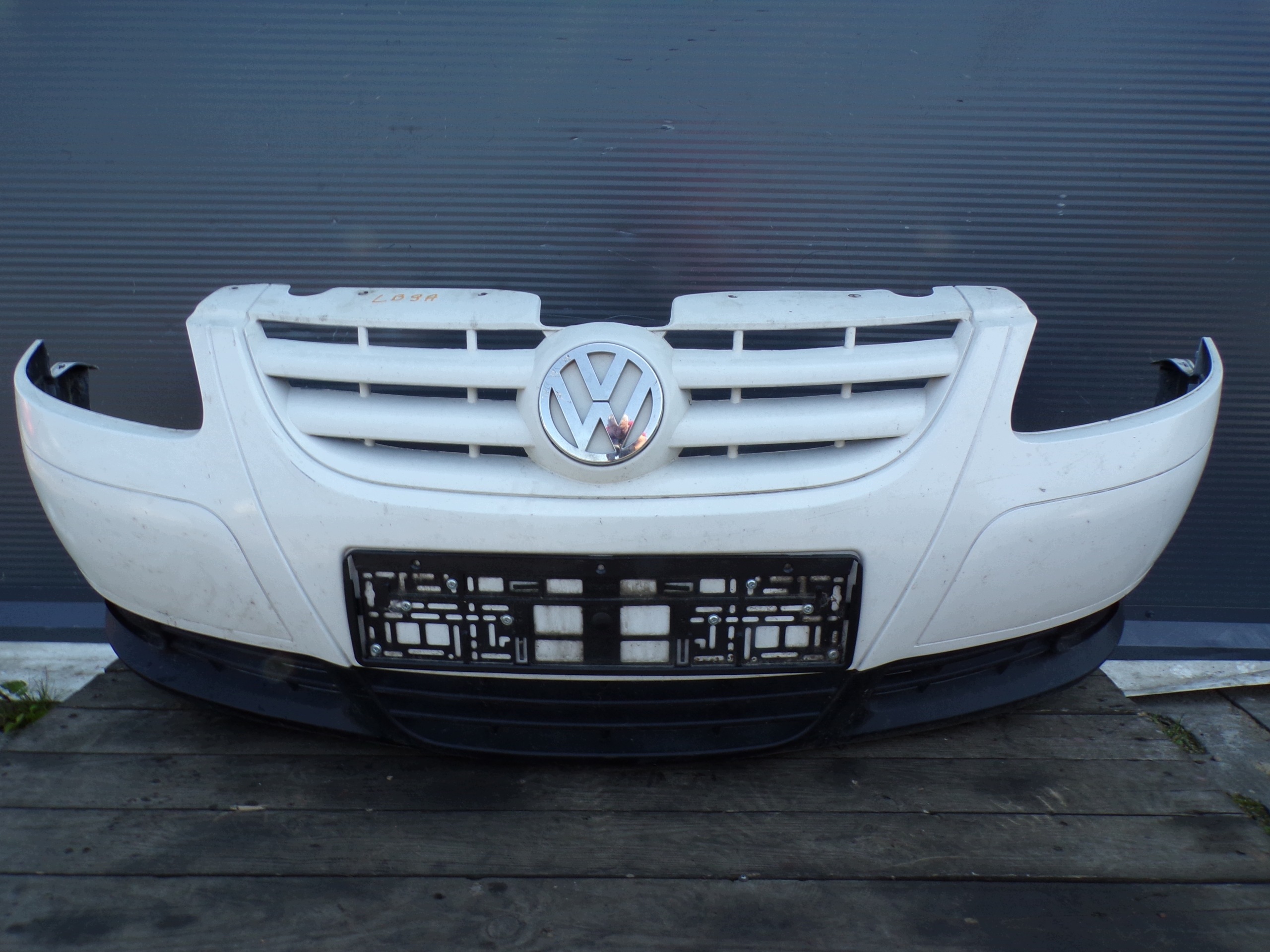 nárazník predný predok VOLKSWAGEN FOX farba LB9A