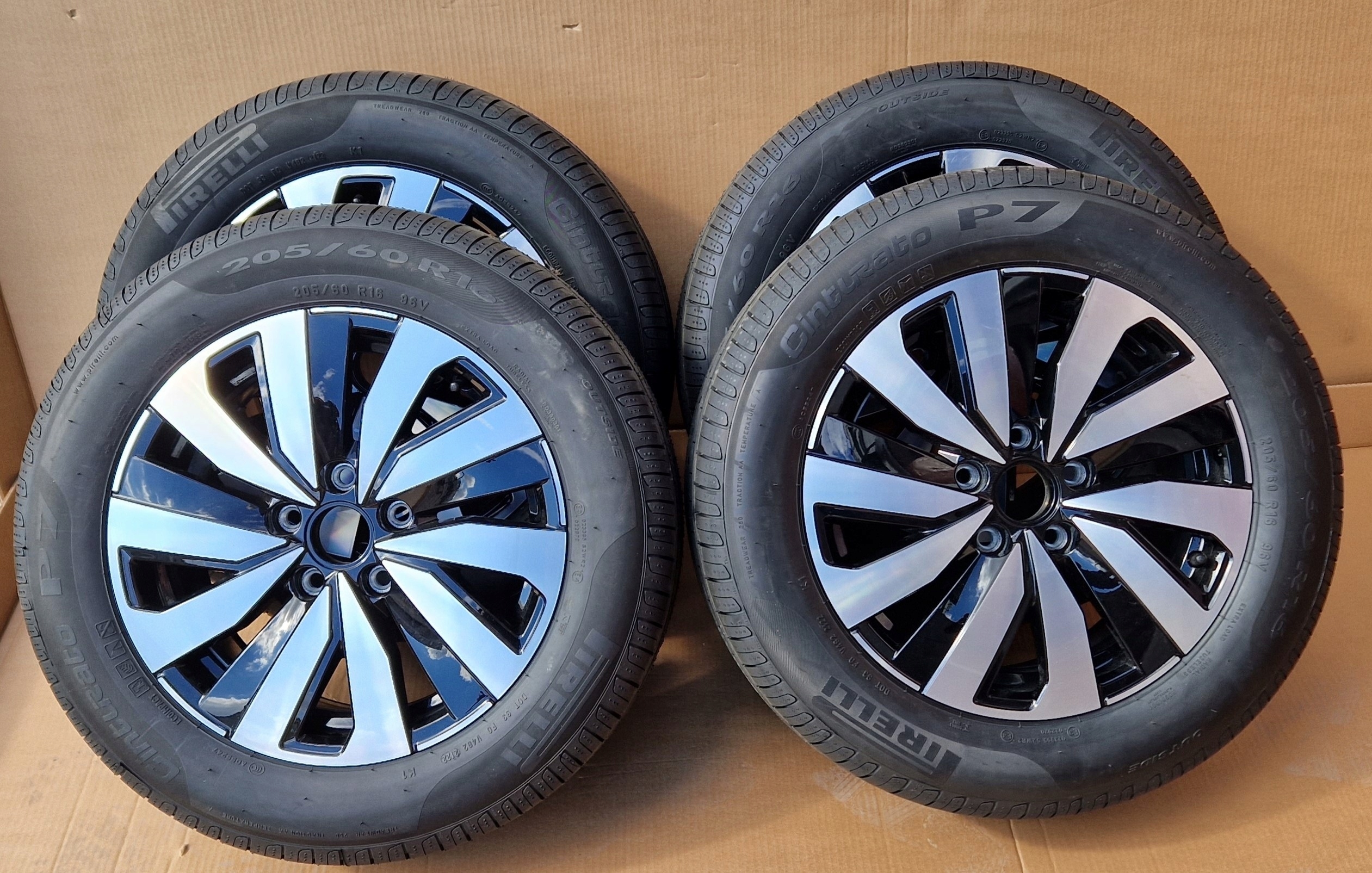 disc tyres TOURAN GOLF 8 VIII 205/60/16 new LATO
