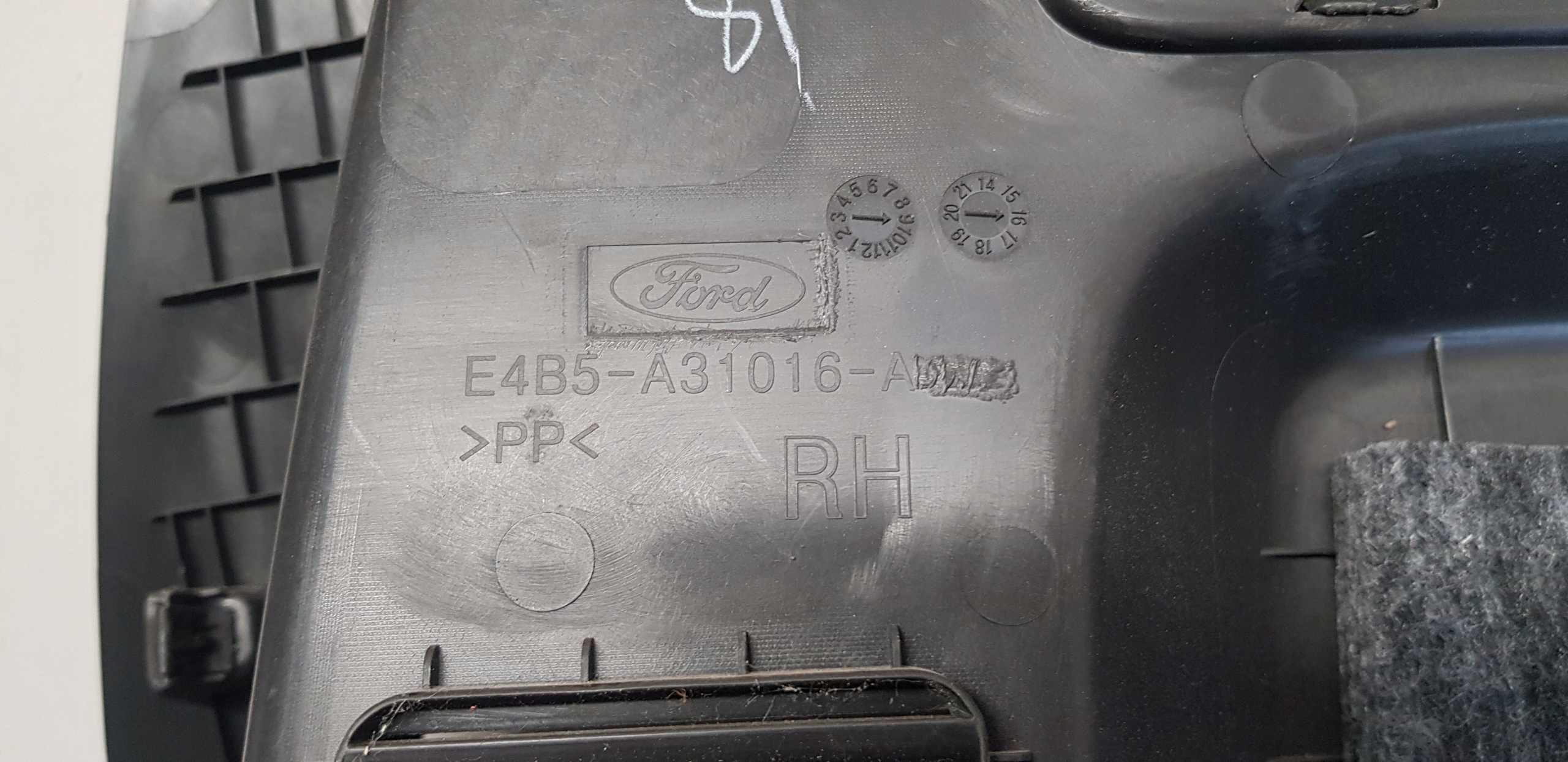FORD KA plus KA+ boot upholstery right E4B5A31016