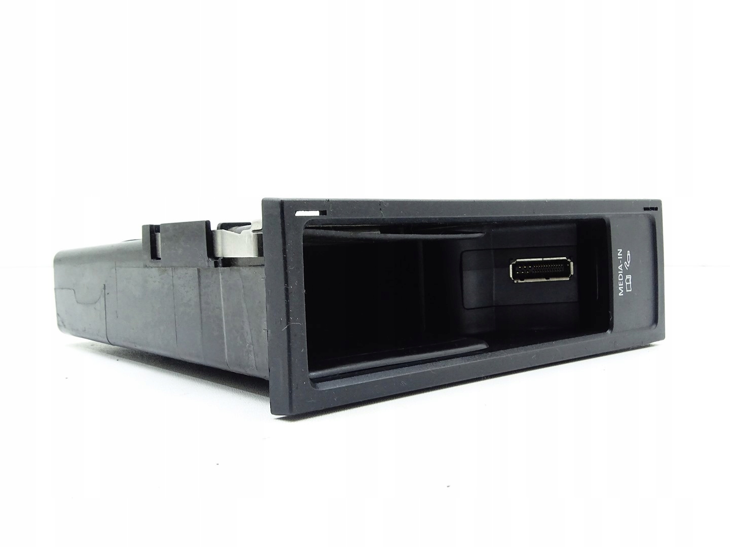 LETTORE INTERFACE MEDIA-IN IPOD VW PASSAT B7 10- 5N0035341G