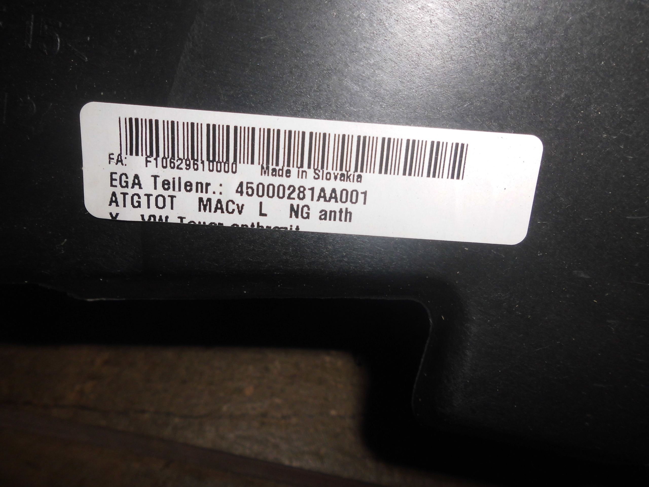 vw TOUAREG 7L6 консоль в