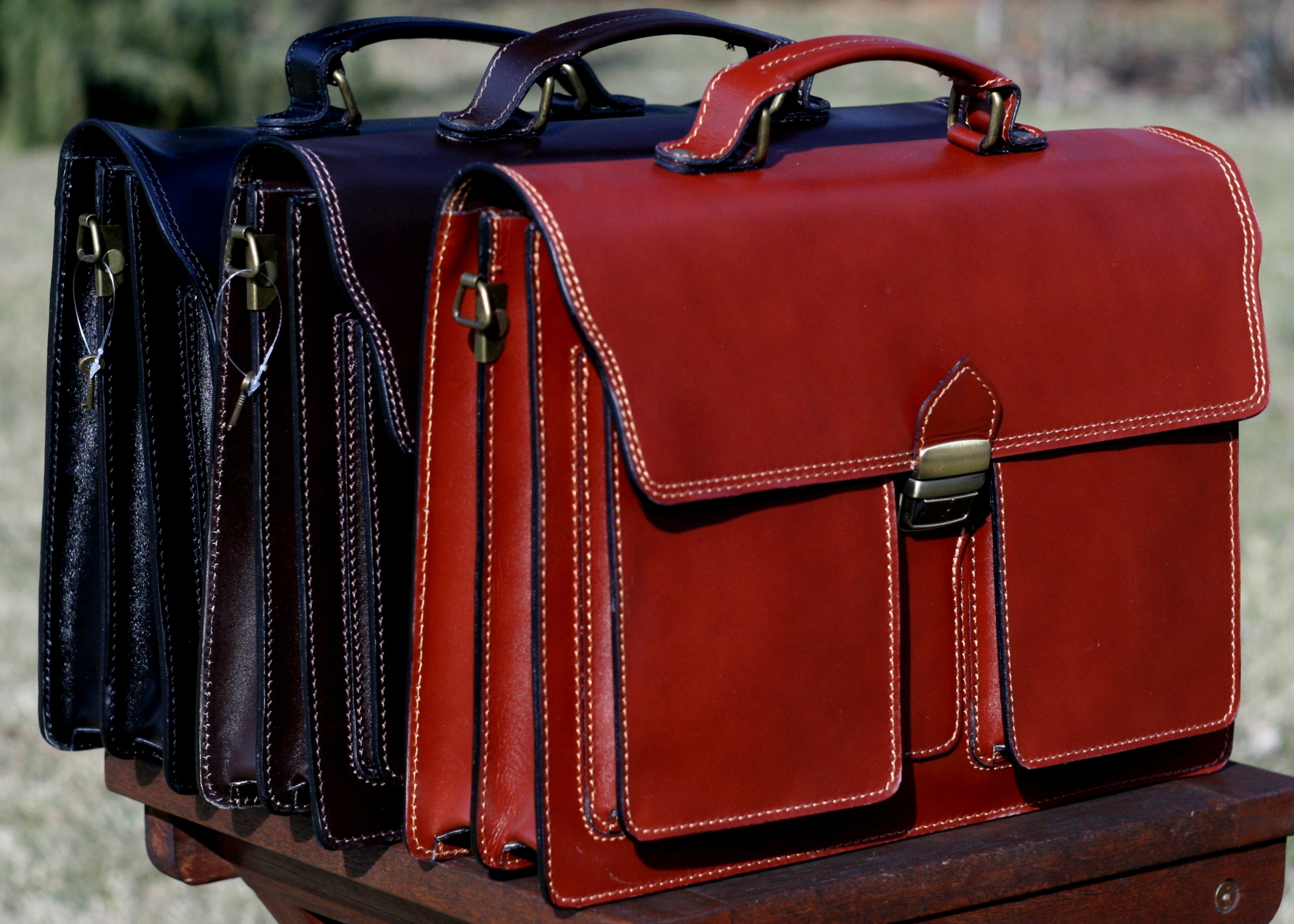 Teczka skórzana na laptopa 15 męska czarna włoska Głębokość produktu 11 cm