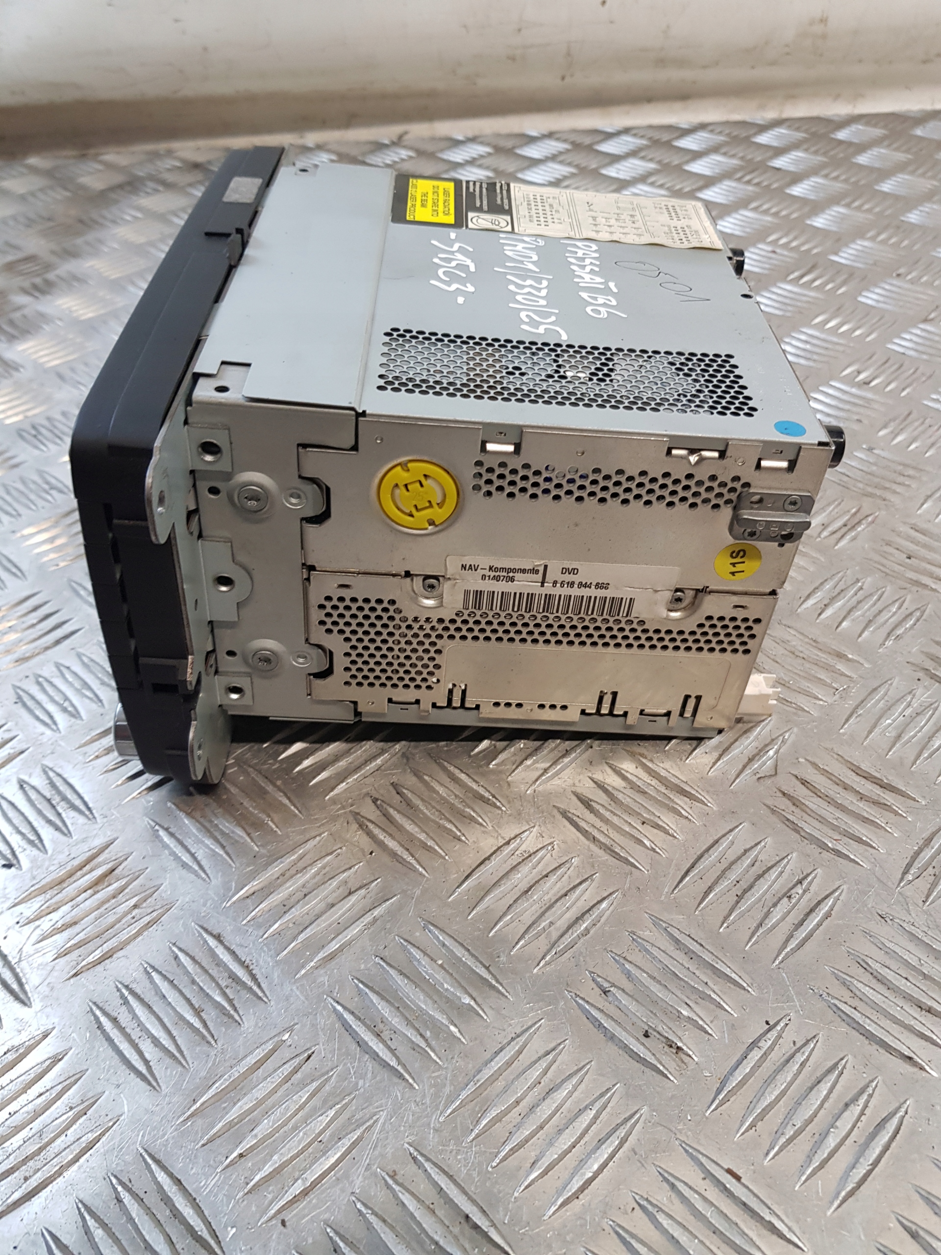 RADIO Z Navigation 8618844888 VW PASSAT B6 06R- EU