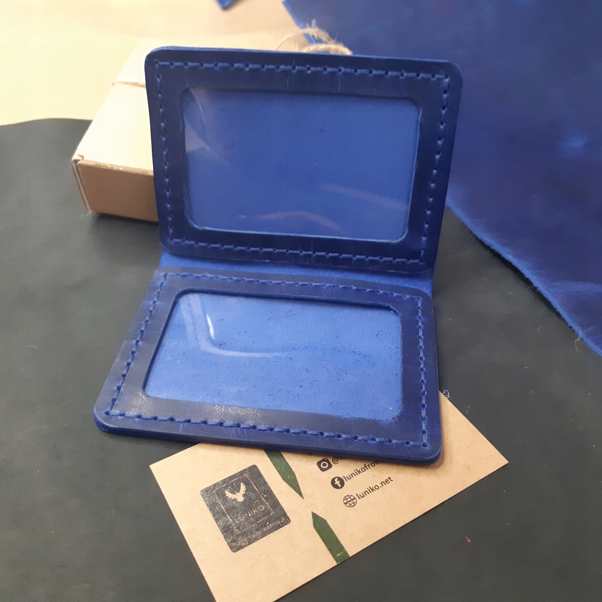 Obal na karty kožené dokumenty s gravírováním