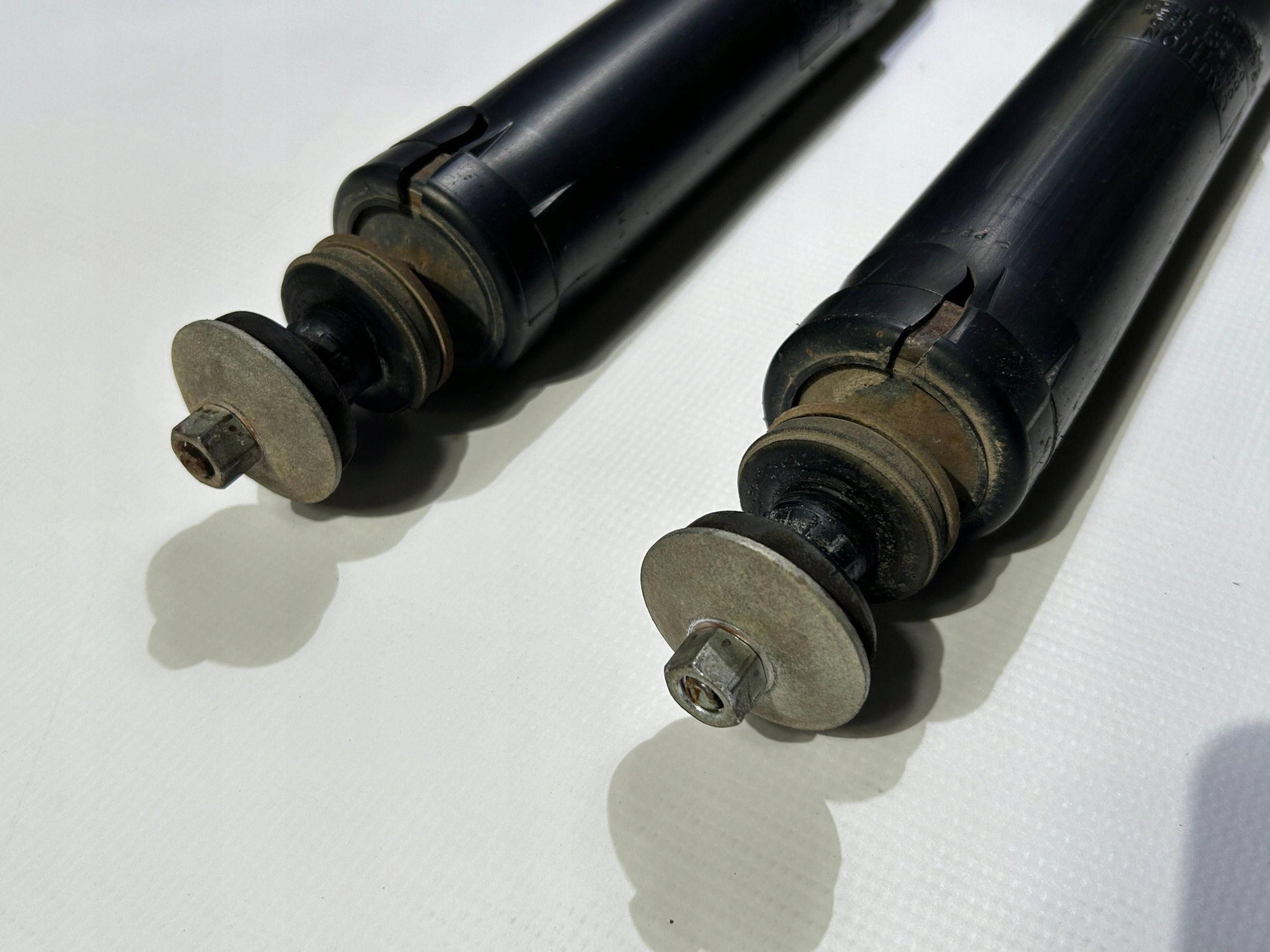 shock absorber rear part rear left right Ford Mustang V 2010-2014