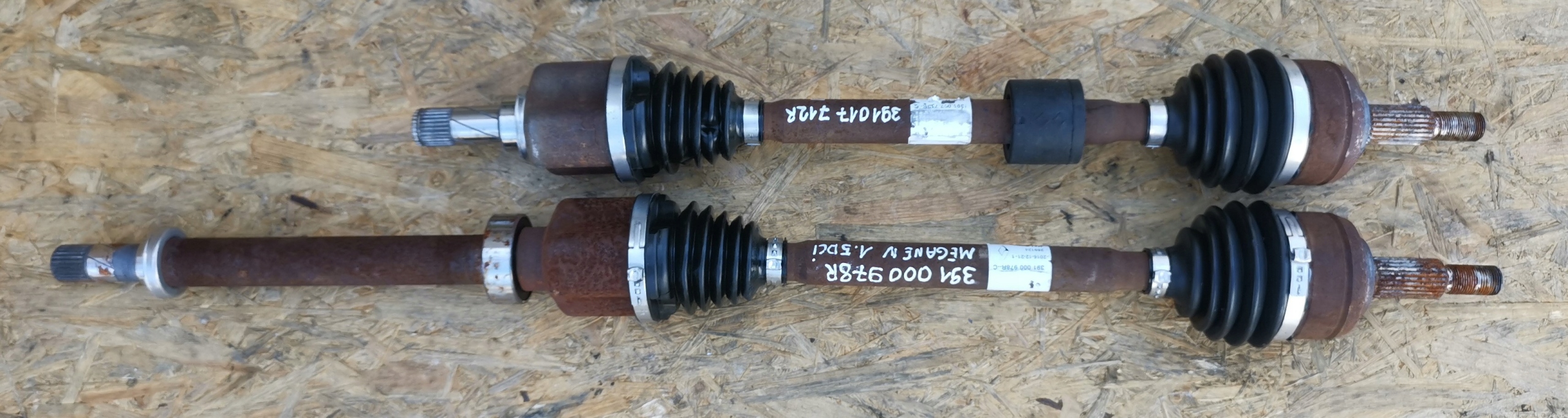 ПІВВІСЬ ЛІВИЙ RENAULT MEGANE IV 391017712R