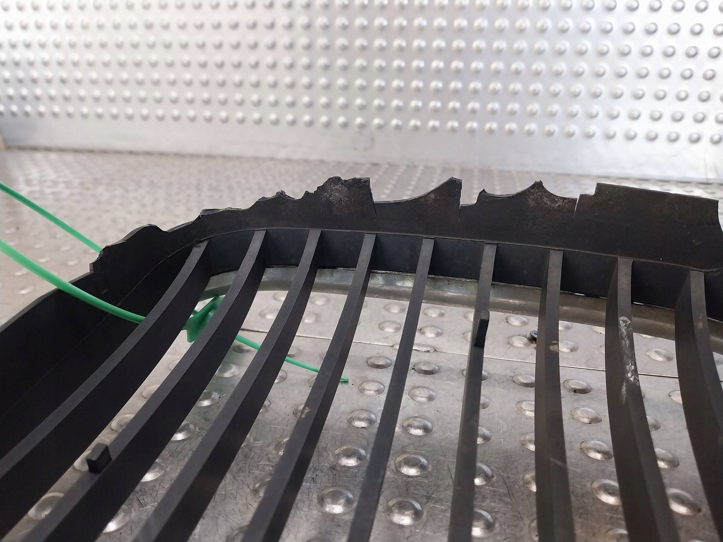 CHROM ATRAPY hűtőrács hip pack jobb 8159312 BMW 5 E39