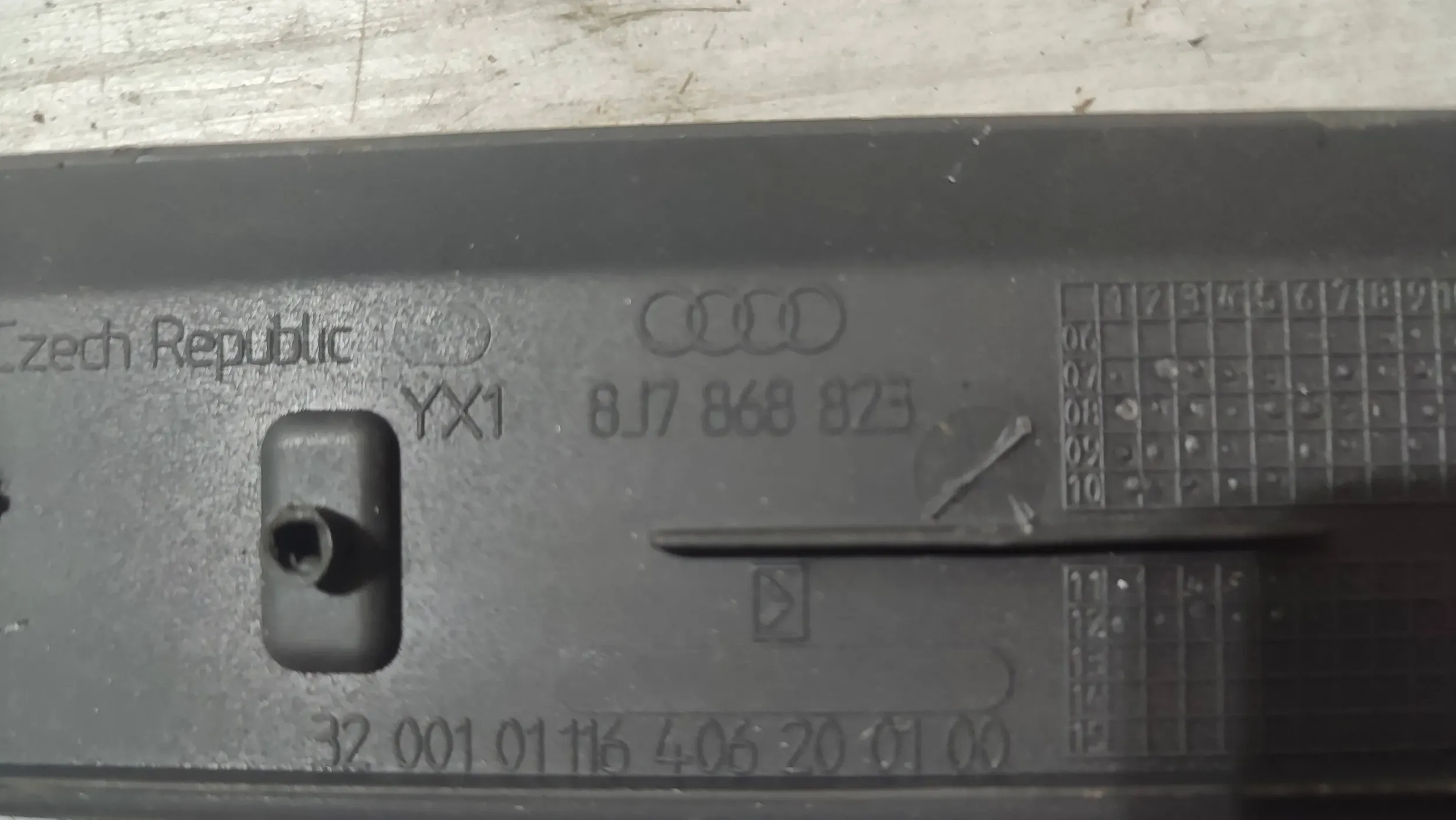 Audi TT 8J 13r 2.0tdi cover spoiler