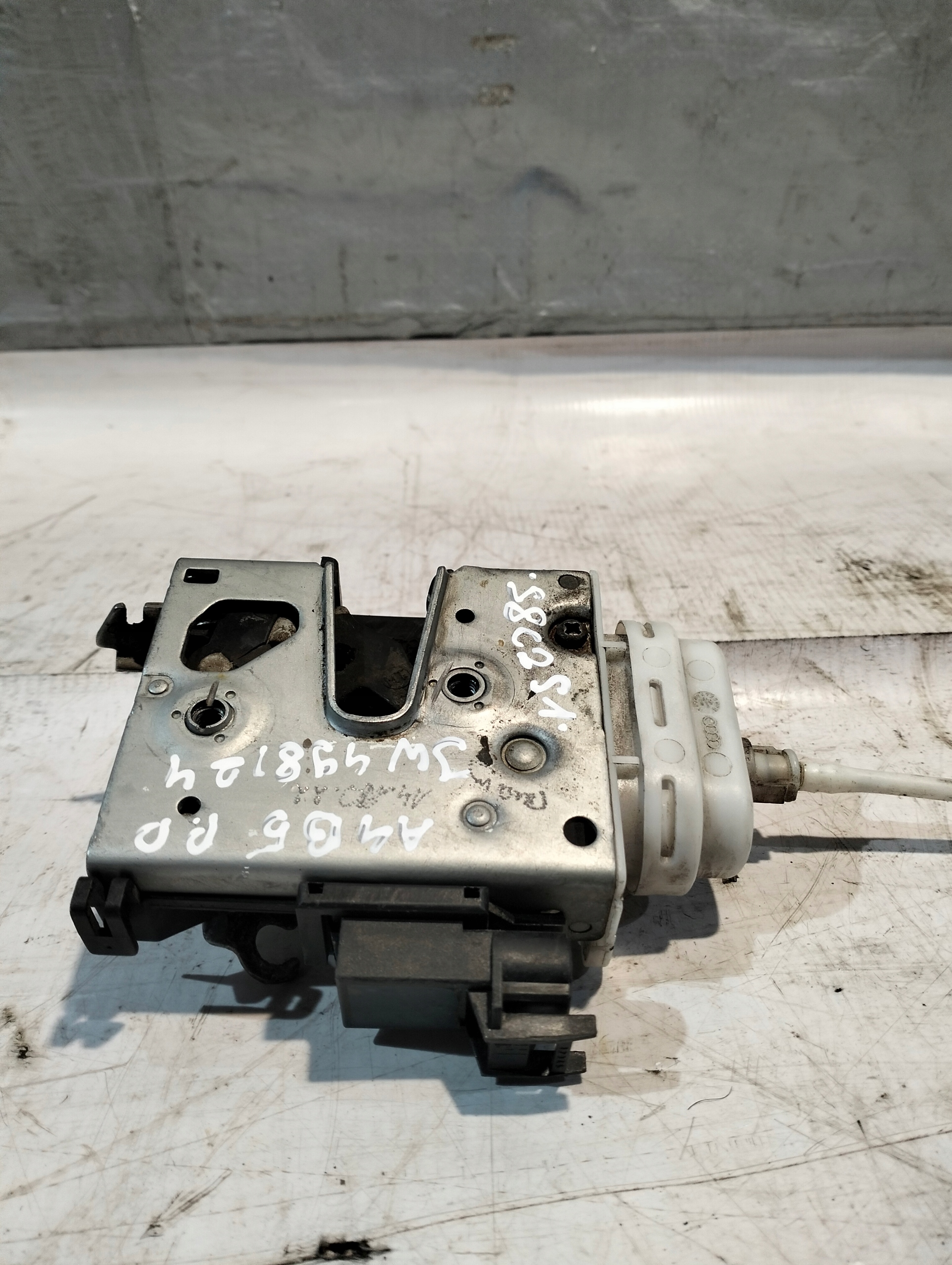 AUDI A4 B5 lock door front right 3PIN 8D1837016F