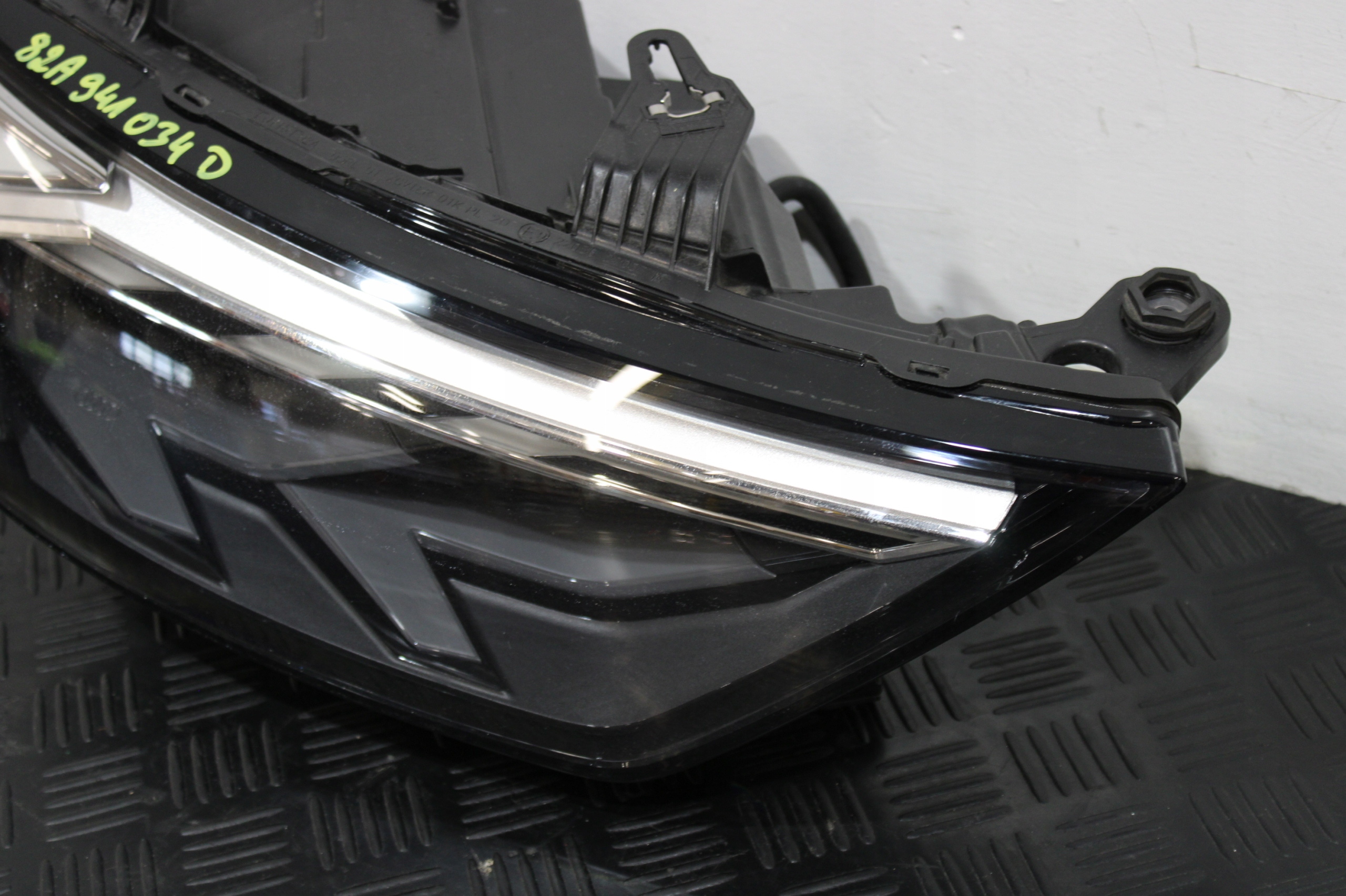 light right front front LED 82A941034D AUDI A1 II 82A