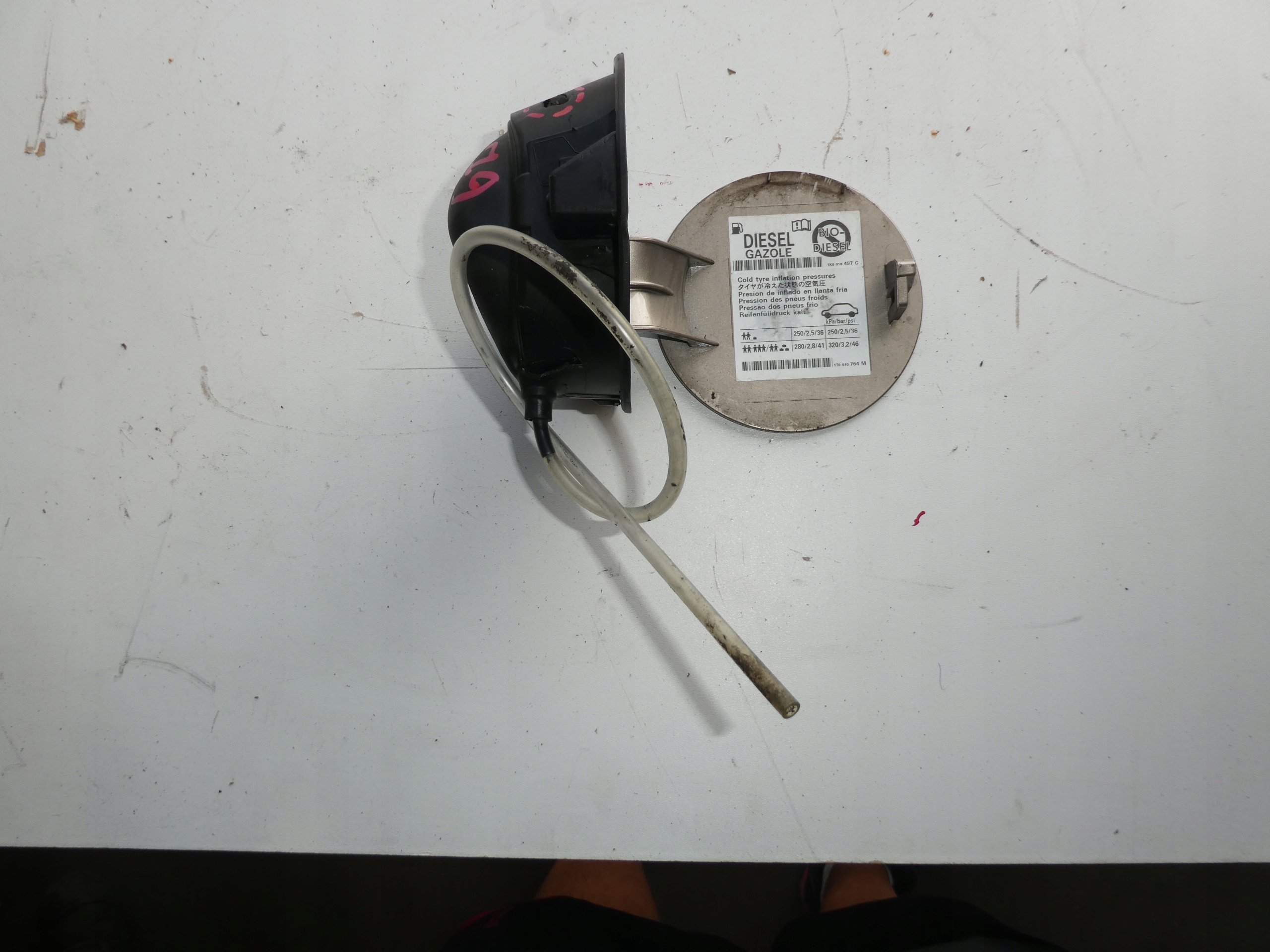 TANKKLAPPE DES KRAFTSTOFFSBEHÄLTERS 5K6809857 VW GOLF VI
