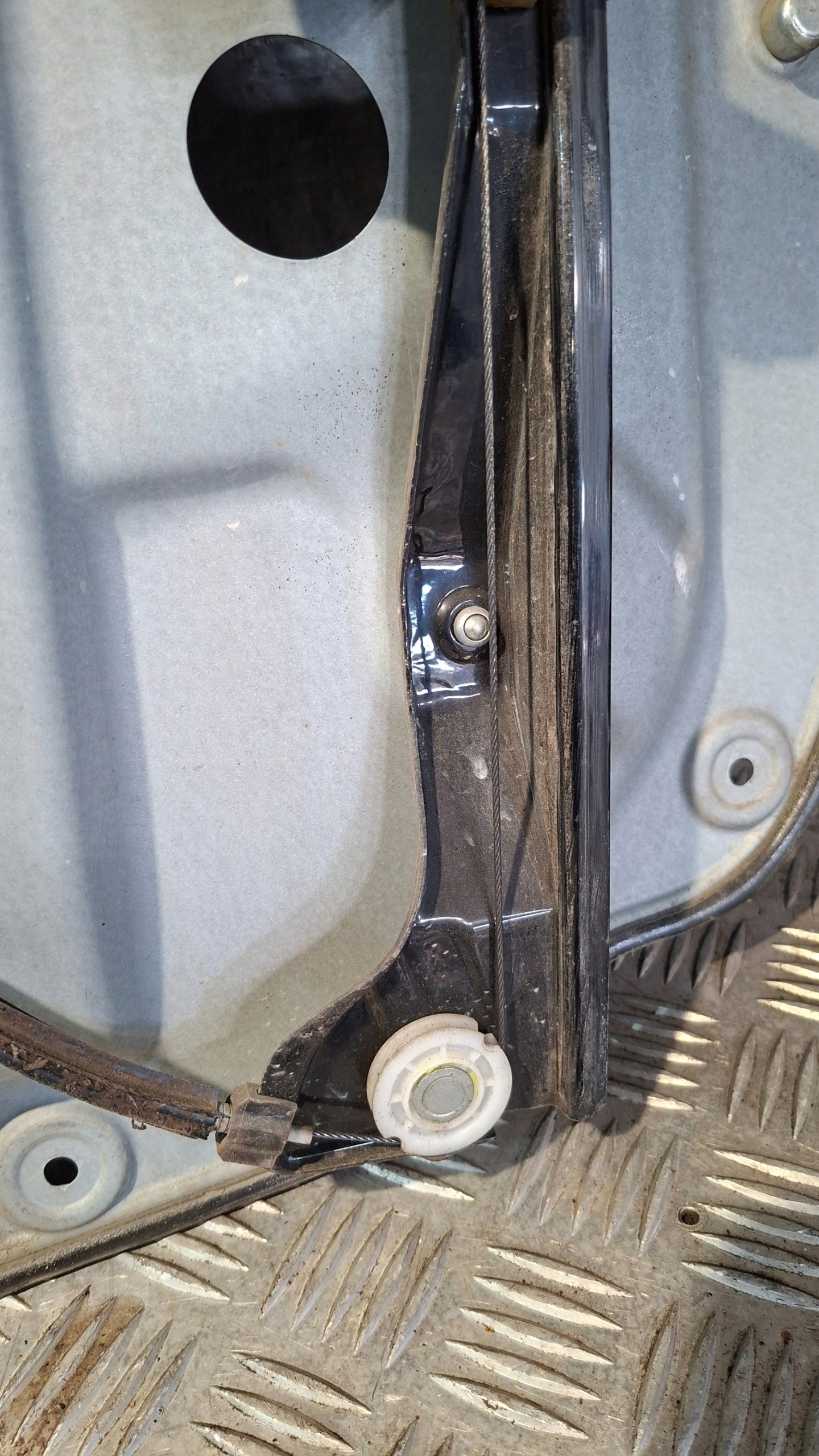 window regulator left front VW TOURAN and