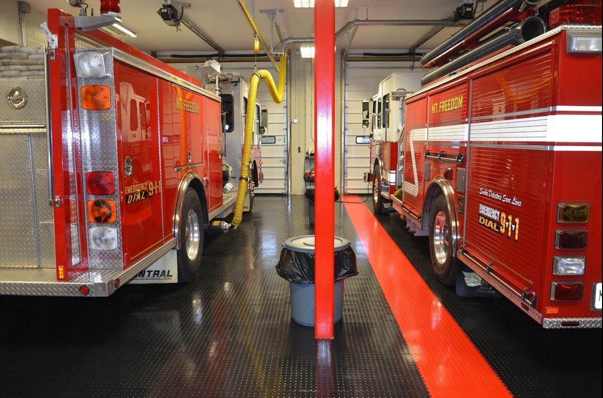 Płytki do Garażu R-TILE Jasnoszary Wzór Skóra PCV Marka R-Tile