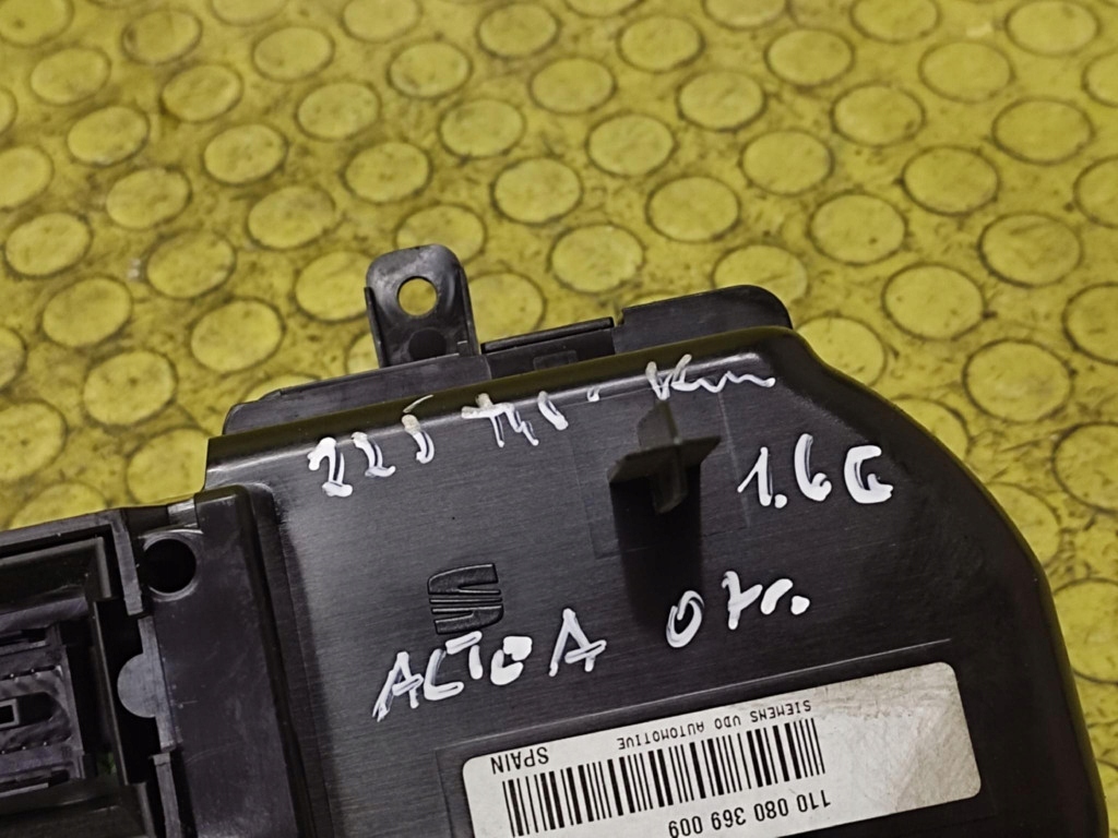 SEAT ALTEA 1.6 dials 5P0920827E