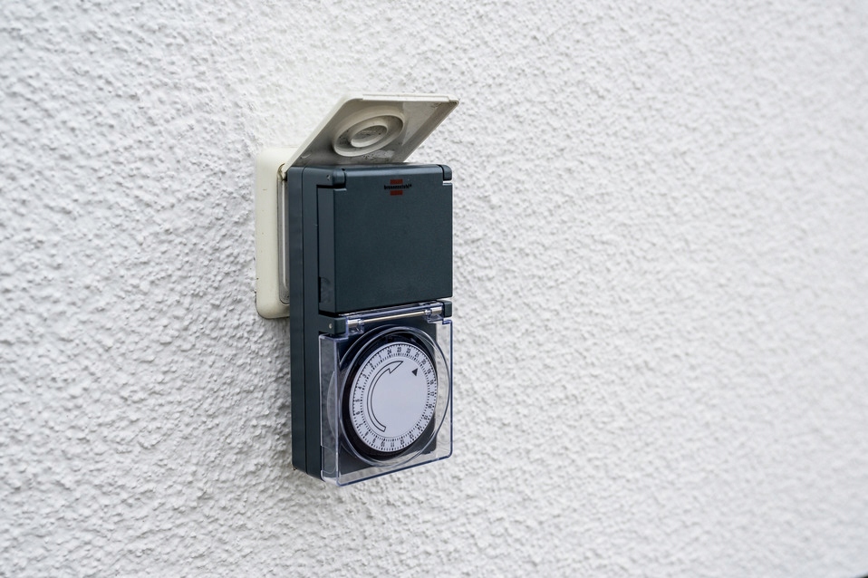 PROGRAMATOR CZASOWY WYŁĄCZNIK TIMER ANALOGOWY 230V MECHANICZNY WŁĄCZANIE Model 1506464