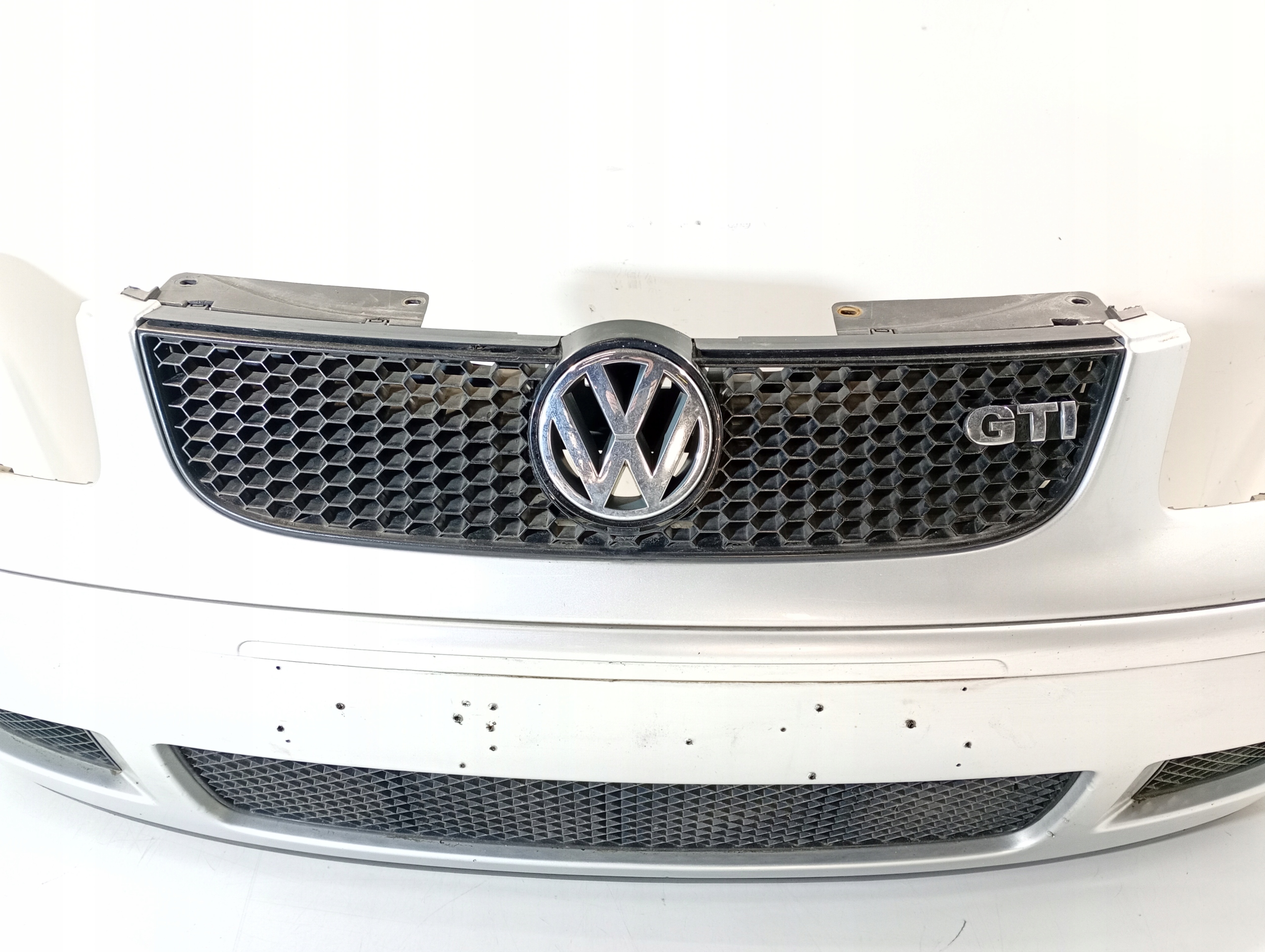 VW POLO 3 III FL 99-01 front bumper front kod lakieru LA7W