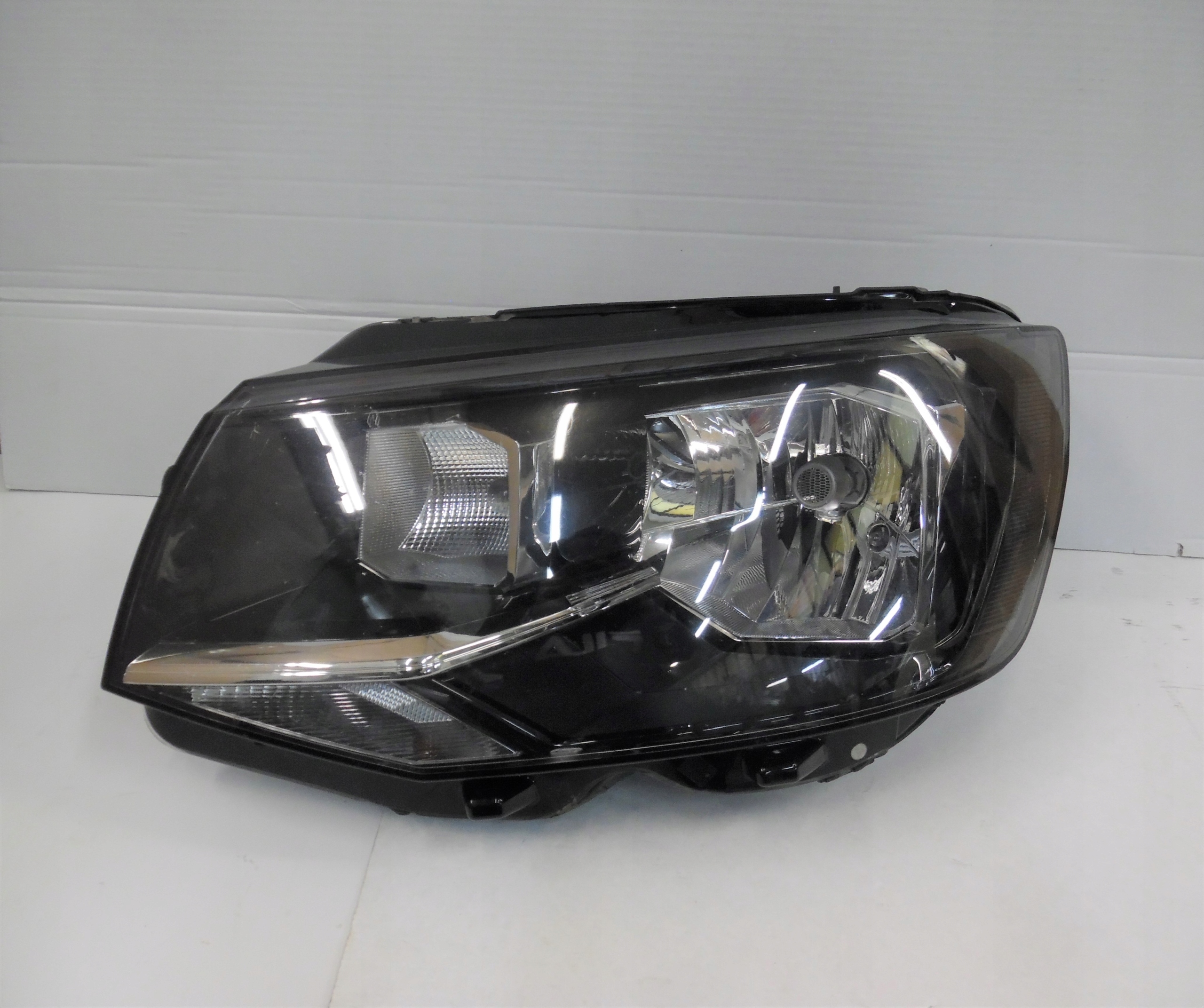 VW T6 TRANSPORTER REFLEKTOR light left front left