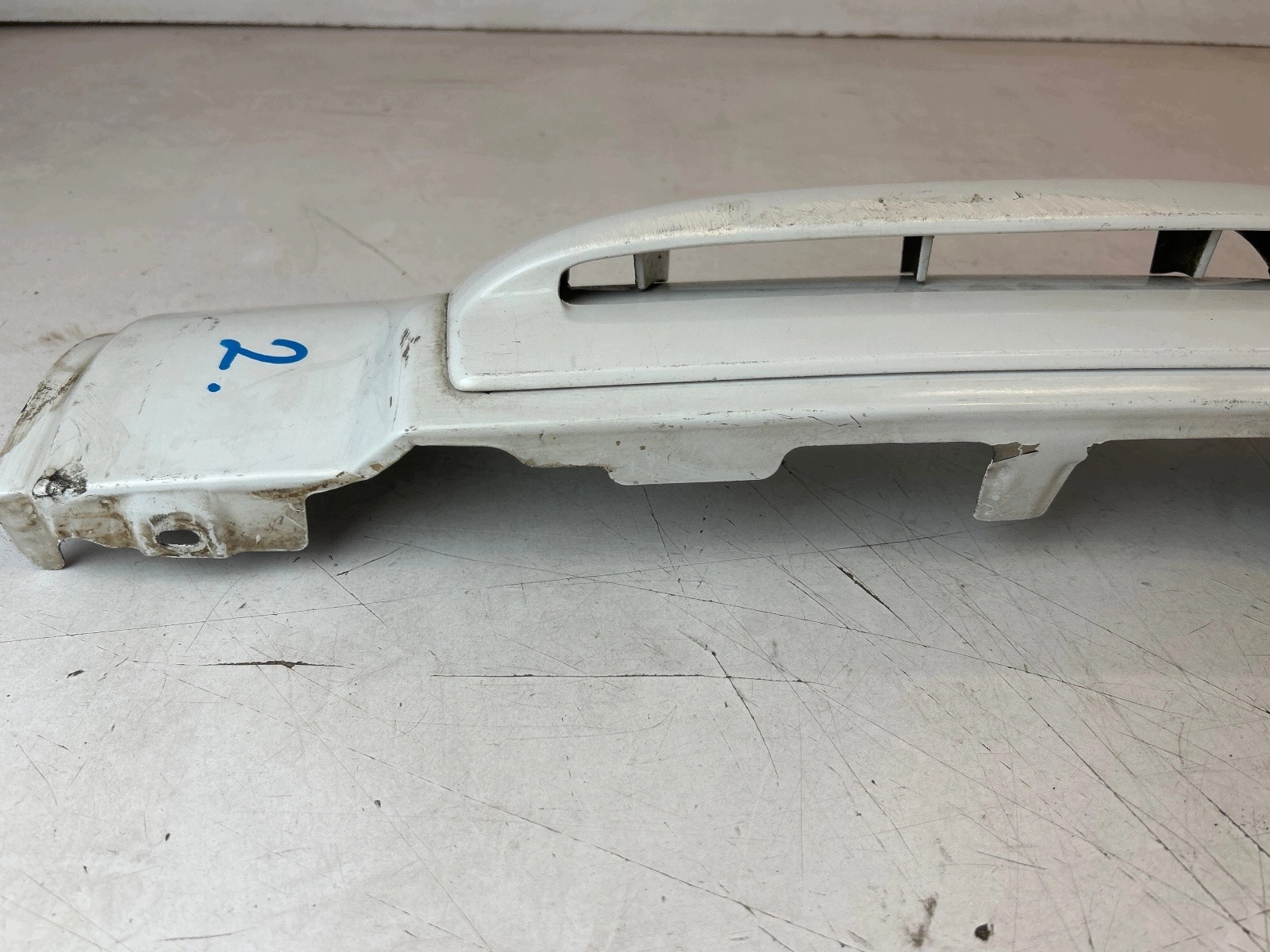 moulding corner cabs fender right Renault Maxity Nissan Cabstar