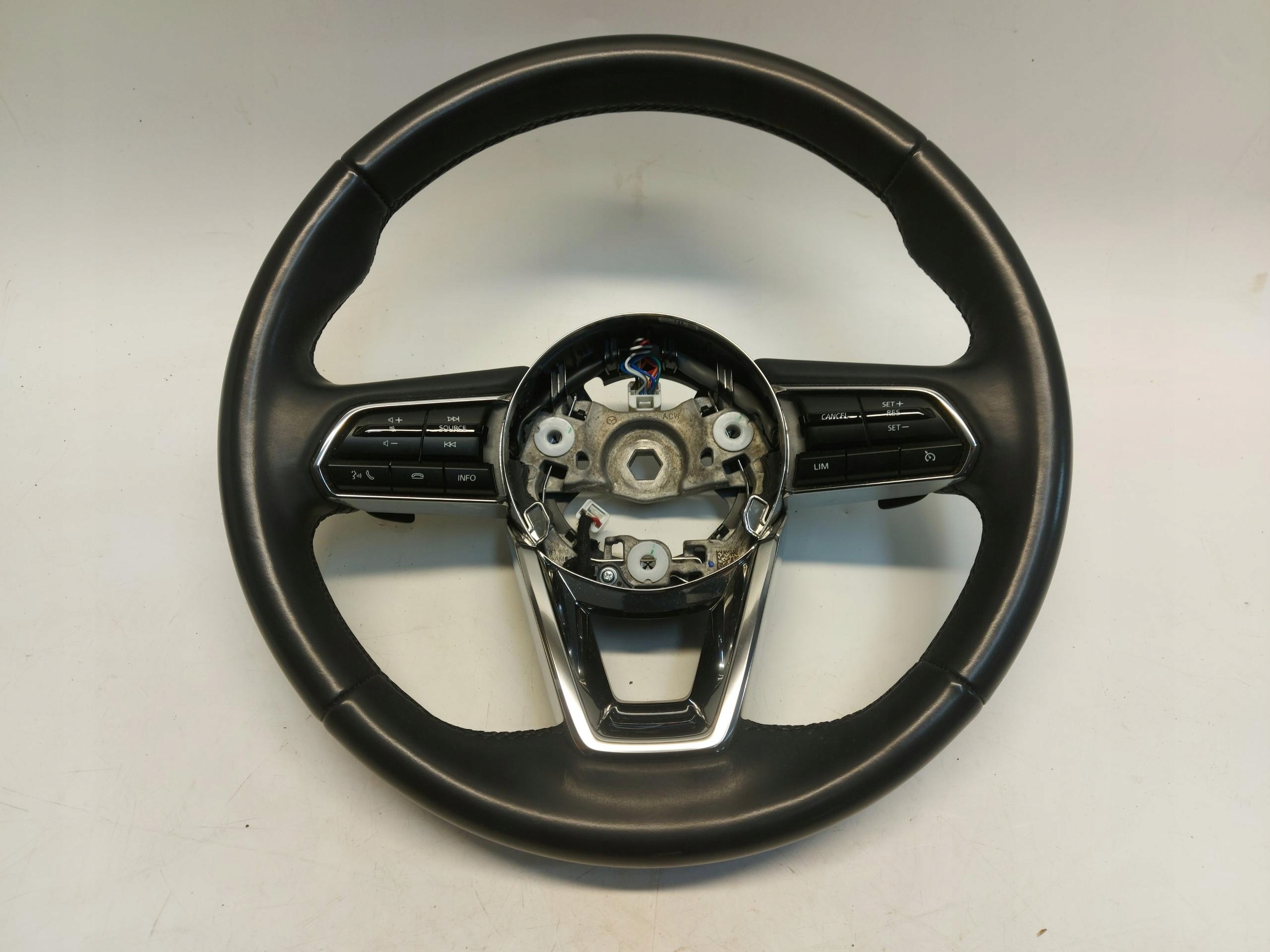 Mazda CX60 PHEV volante MULTIFUNCJA