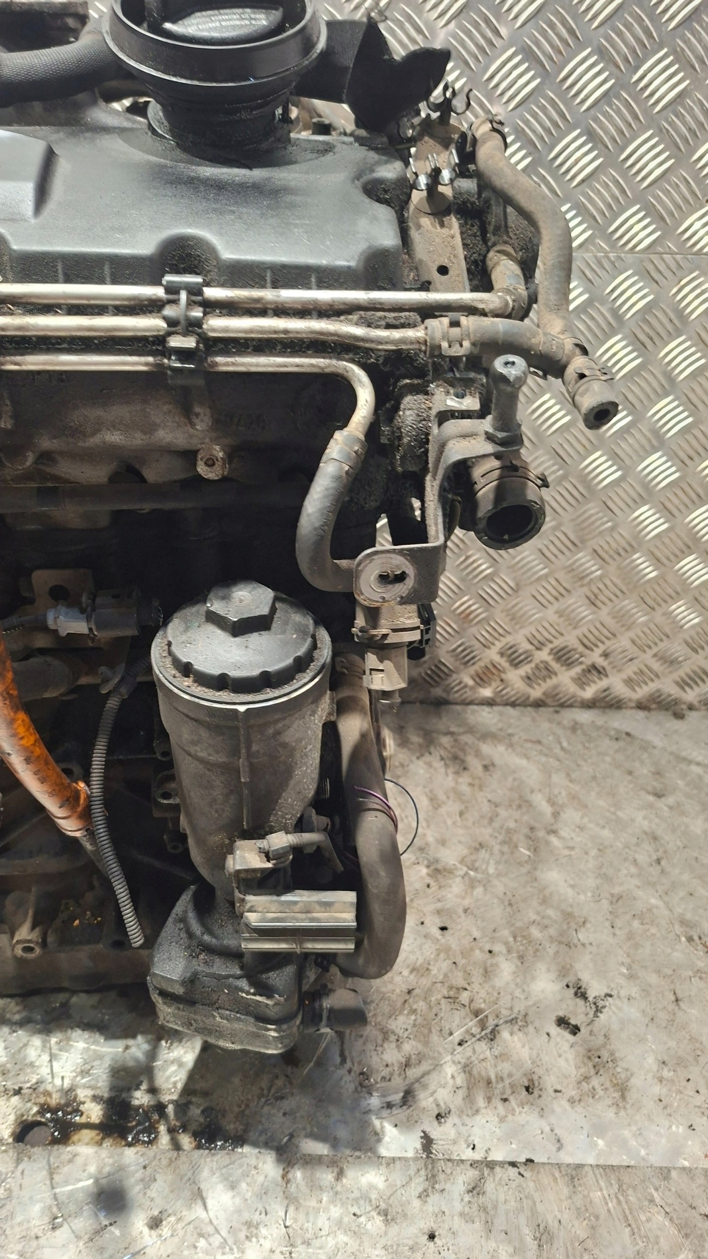 engine unprotected pillar VW GOLF V 1.9TDI BKC