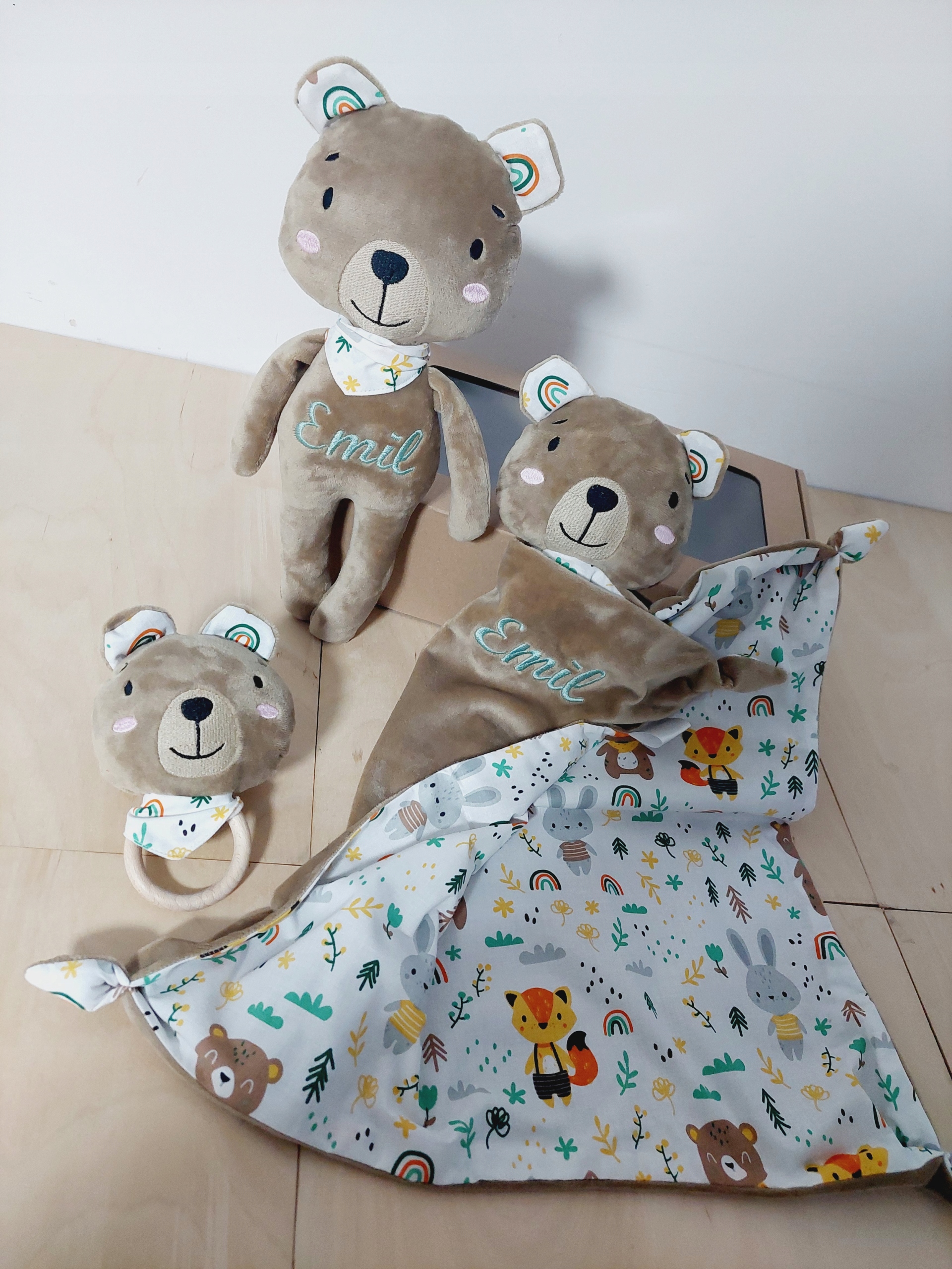 Přítulka se jménem hadr chrastítko medvídek