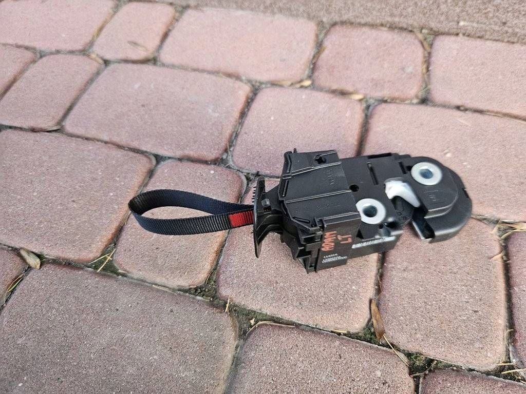lock mechanism rear part rear kanapy left Opel Adam 13382104