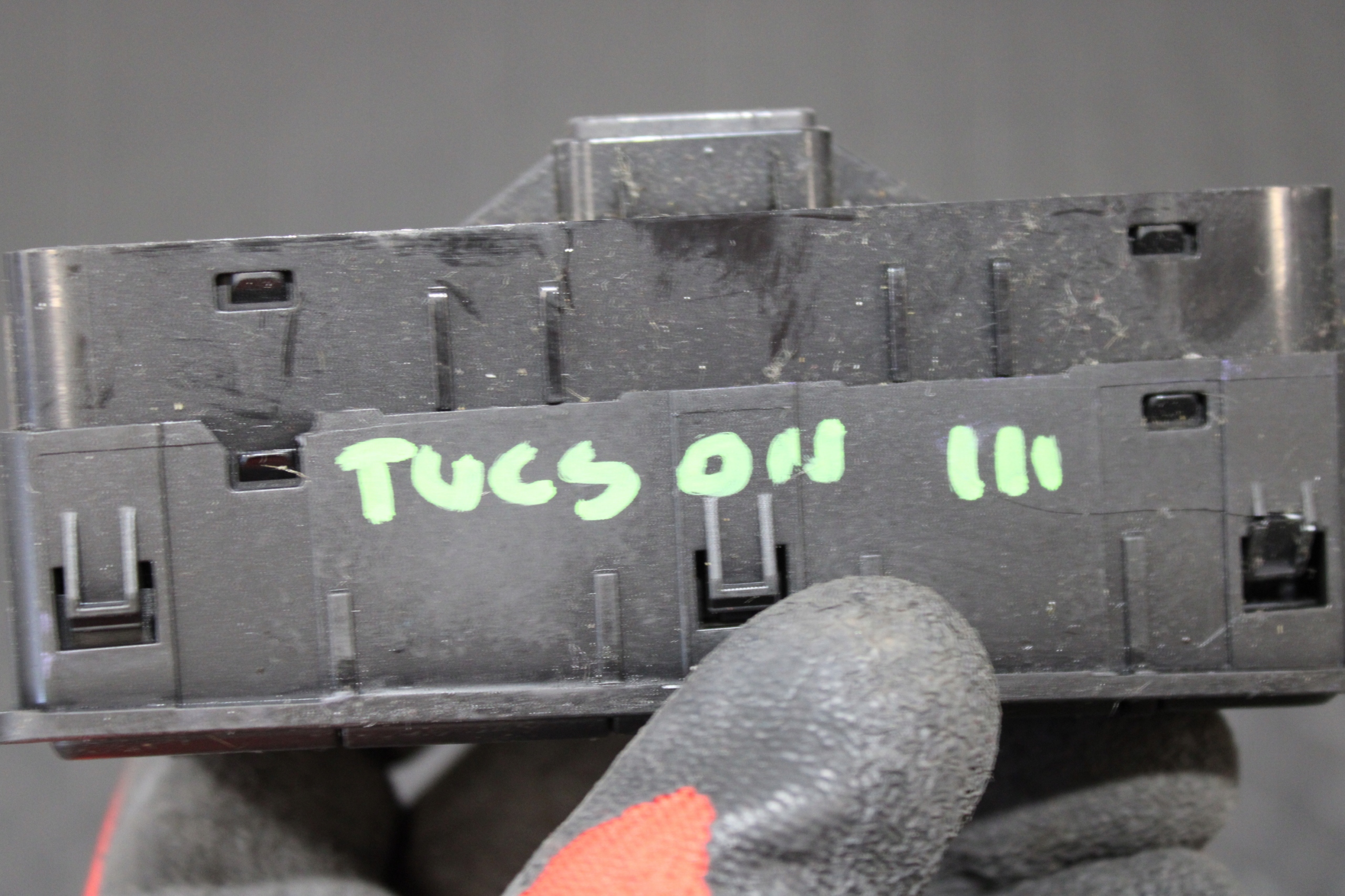 Commandes Console HYUNDAI TUCSON III 3 3D110A-B000