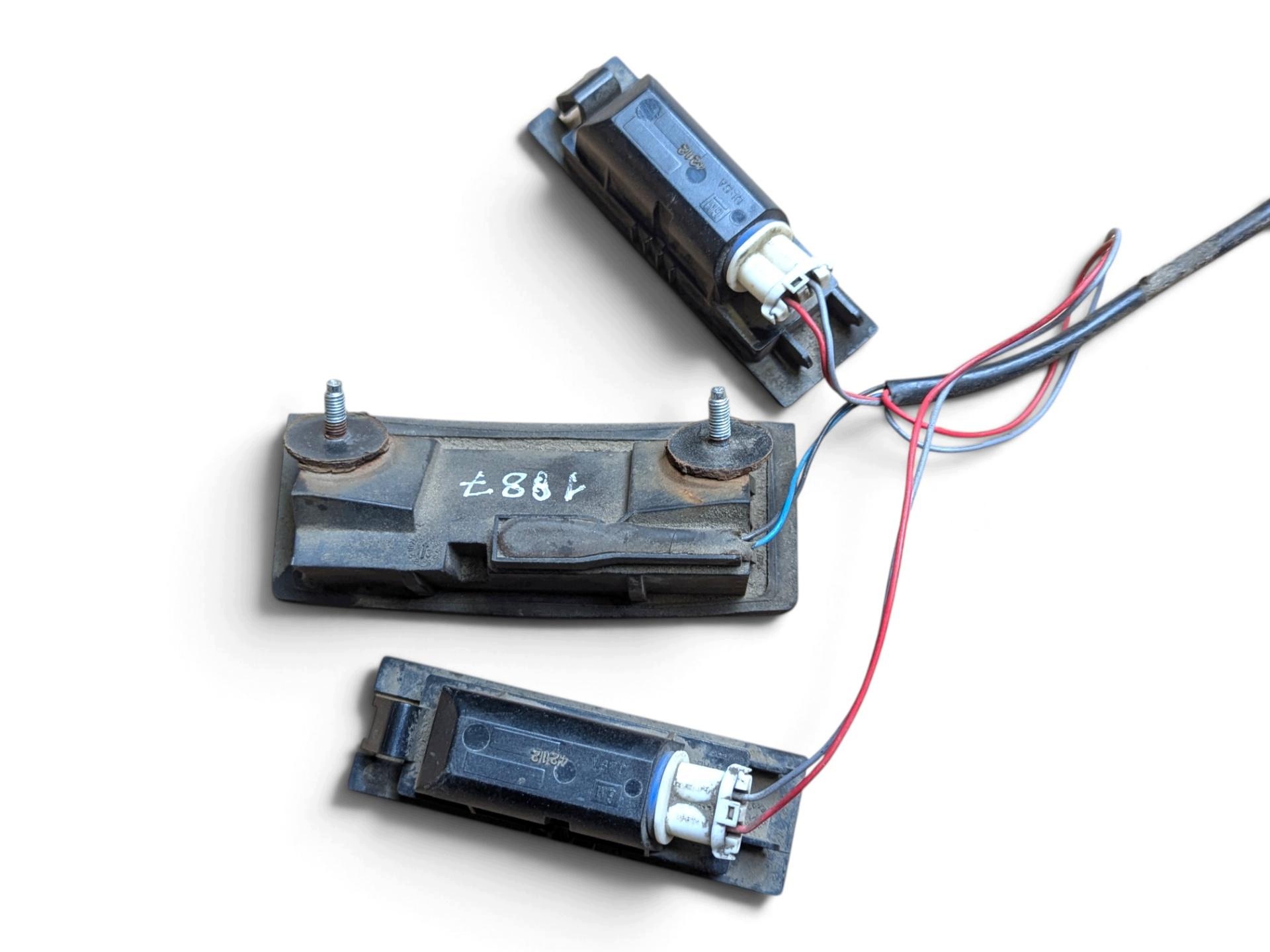 bouton pour l'ouverture du capot Opel Astra H facelift 2009 13266478
