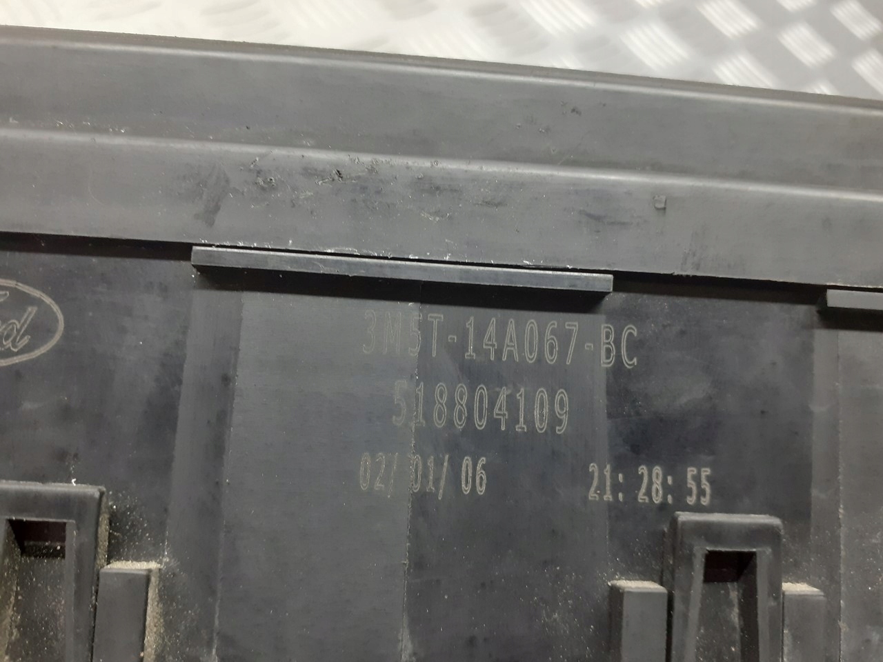 SKRZYNKA BEZPIECZNIKÓW FORD FOCUS MK2 1.8 TDCI 3M5T-14A067-BC Numer katalogowy części 3M5T-14A067-BC
