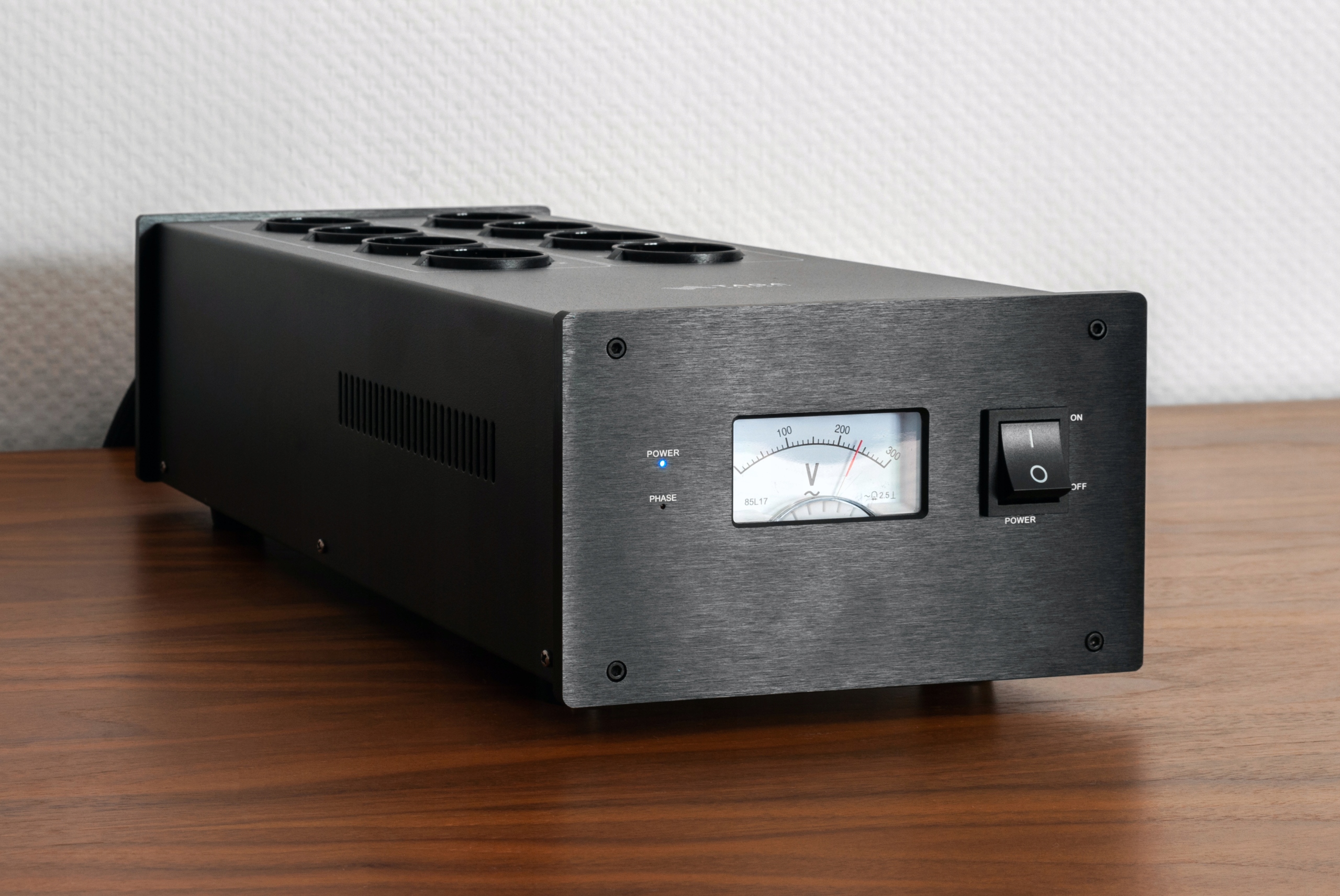 TAGA HARMONY PC-5000 - Kondycjoner sieciowy CZARNY Kolor czarny