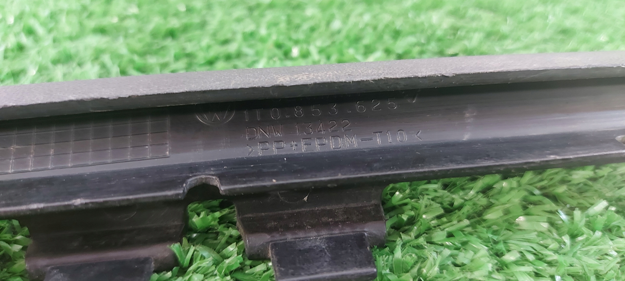 VW TOURAN 03-06 ROK lišta nárazníku předek originál