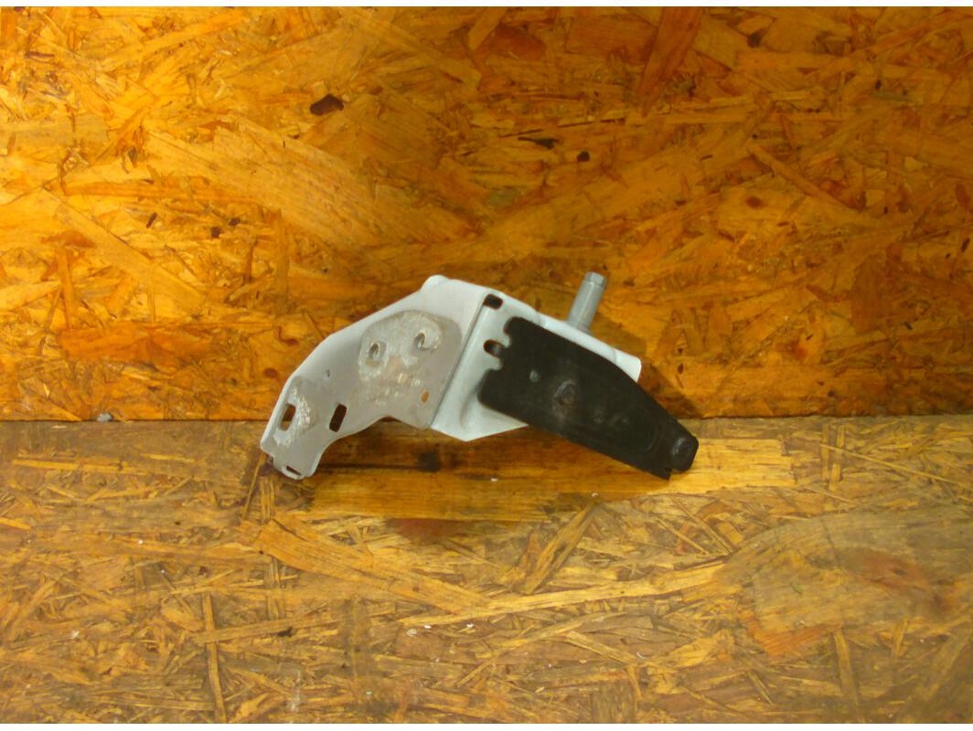 RENAULT CLIO IV MOCOWANIE WSPORNIK BŁOTNIKA PASA 641819714R