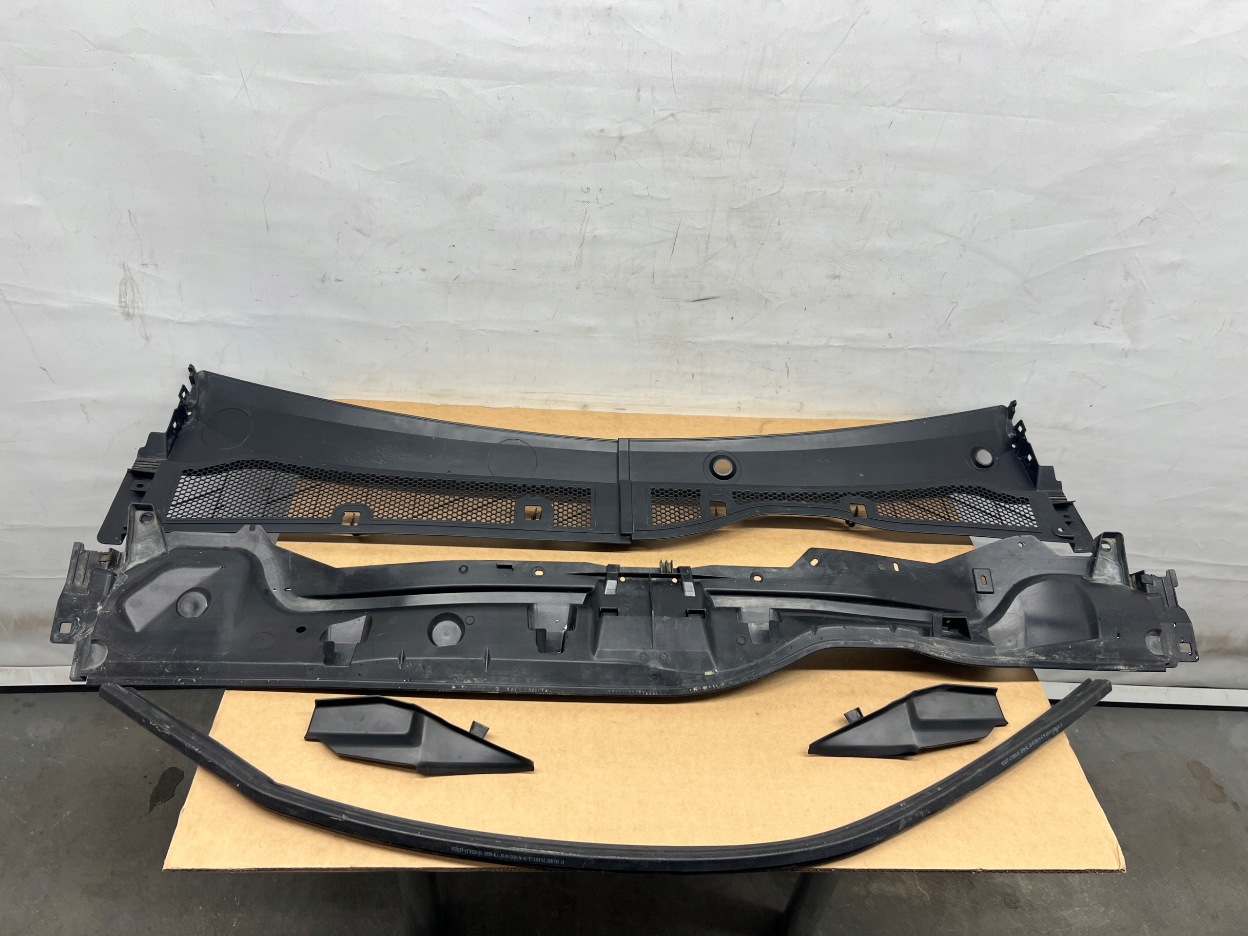 Peugeot 208 II torpedo upper lower complete 9820793980