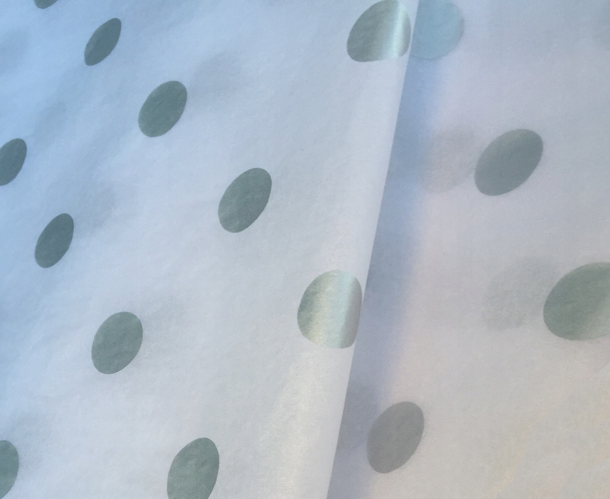 Stříbrná beruška s ozdobným papírem 240 listů 50 x 75 cm