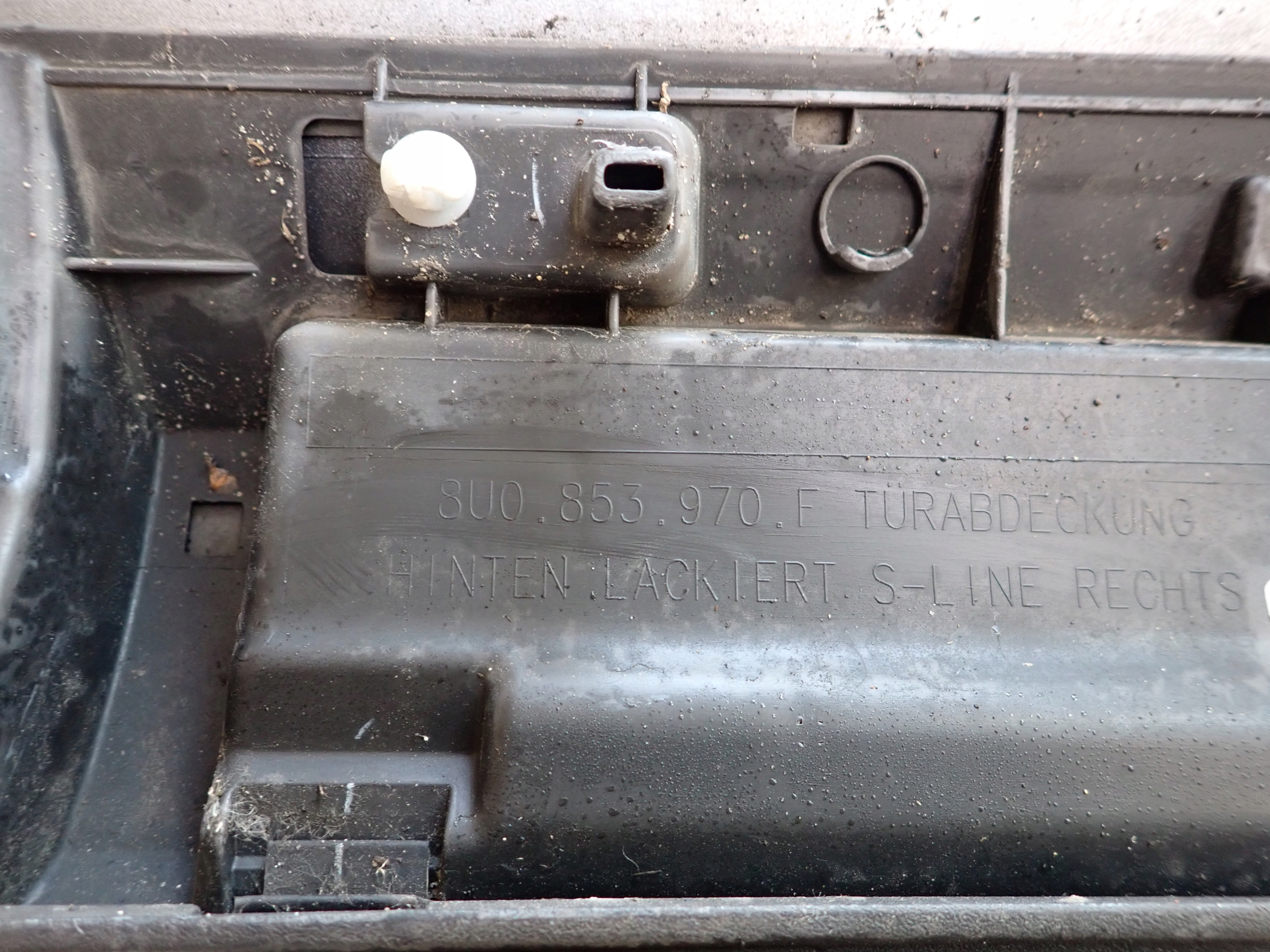 AUDI Q3 8U moulding door left rear part