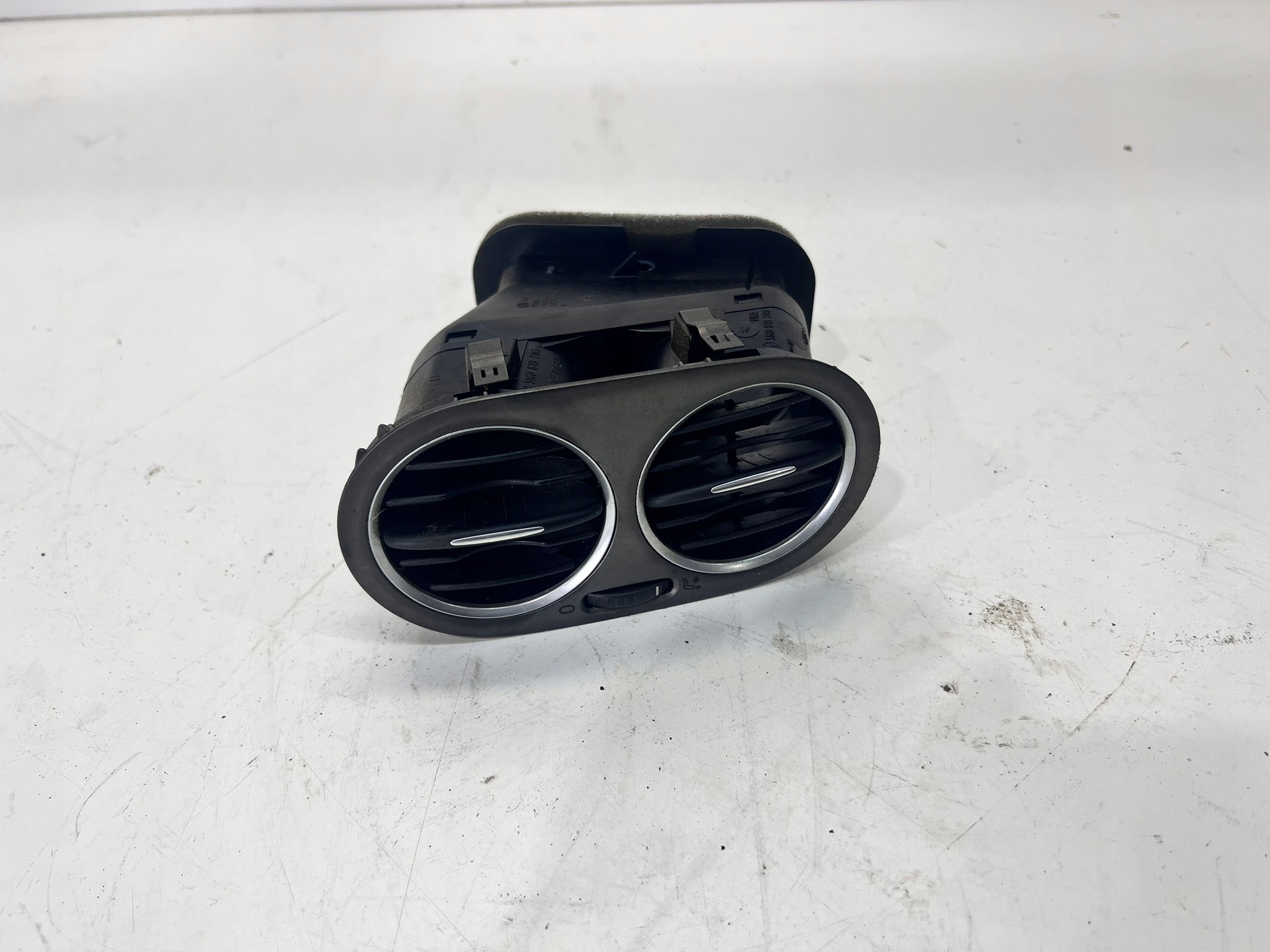 grid air conditioning devices left VW TIGUAN 5N0819703A