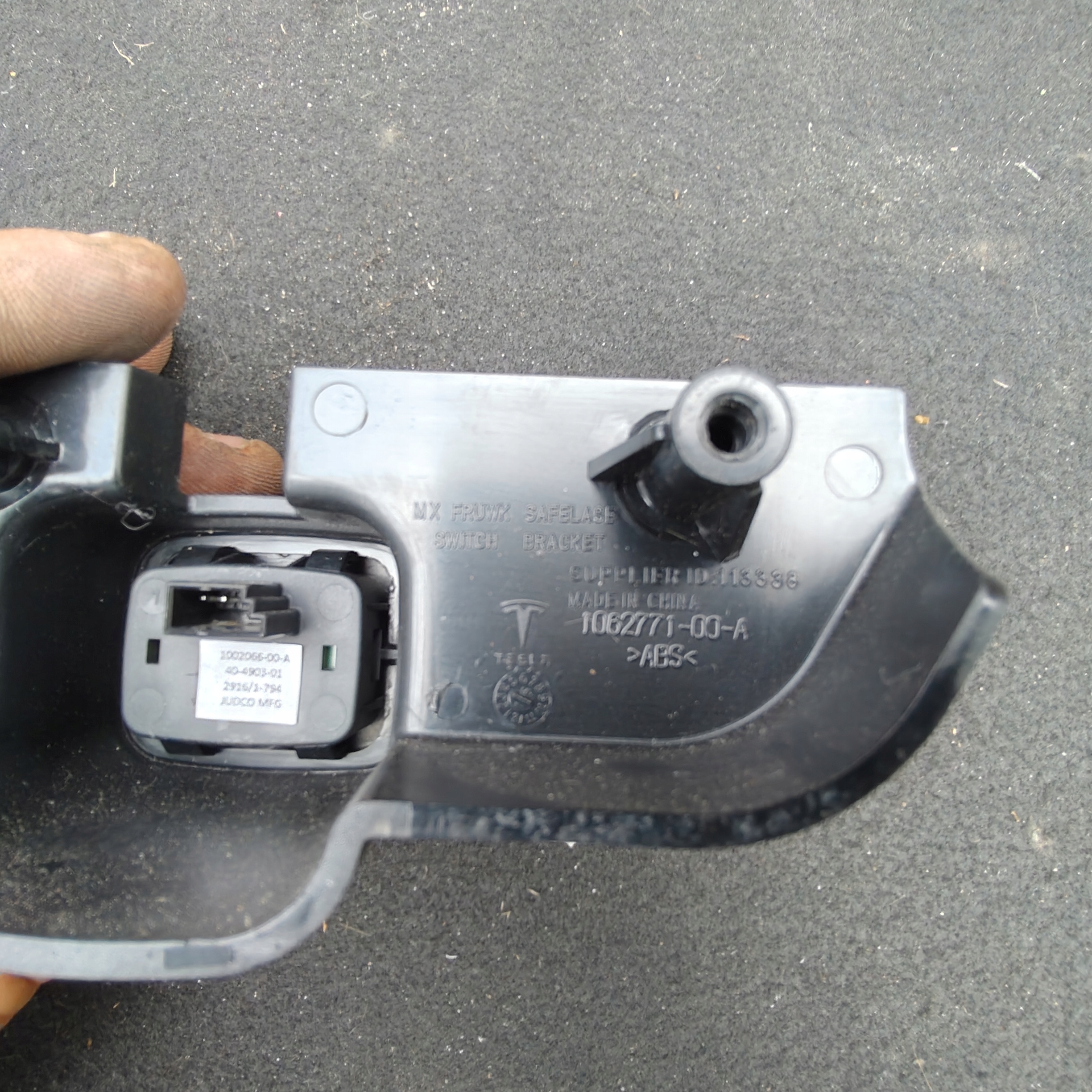 Schalter PLUS Halter TESLA MODEL X 1002066-00