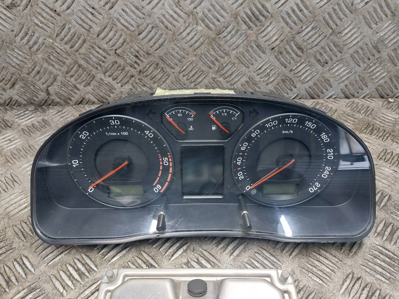 Montaggio STARTOWY SKODA SUPERB e 2.5 TDI 3U0907401 0281010905