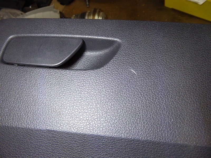 Audi Q2 бардачок пассажира 81B857035
