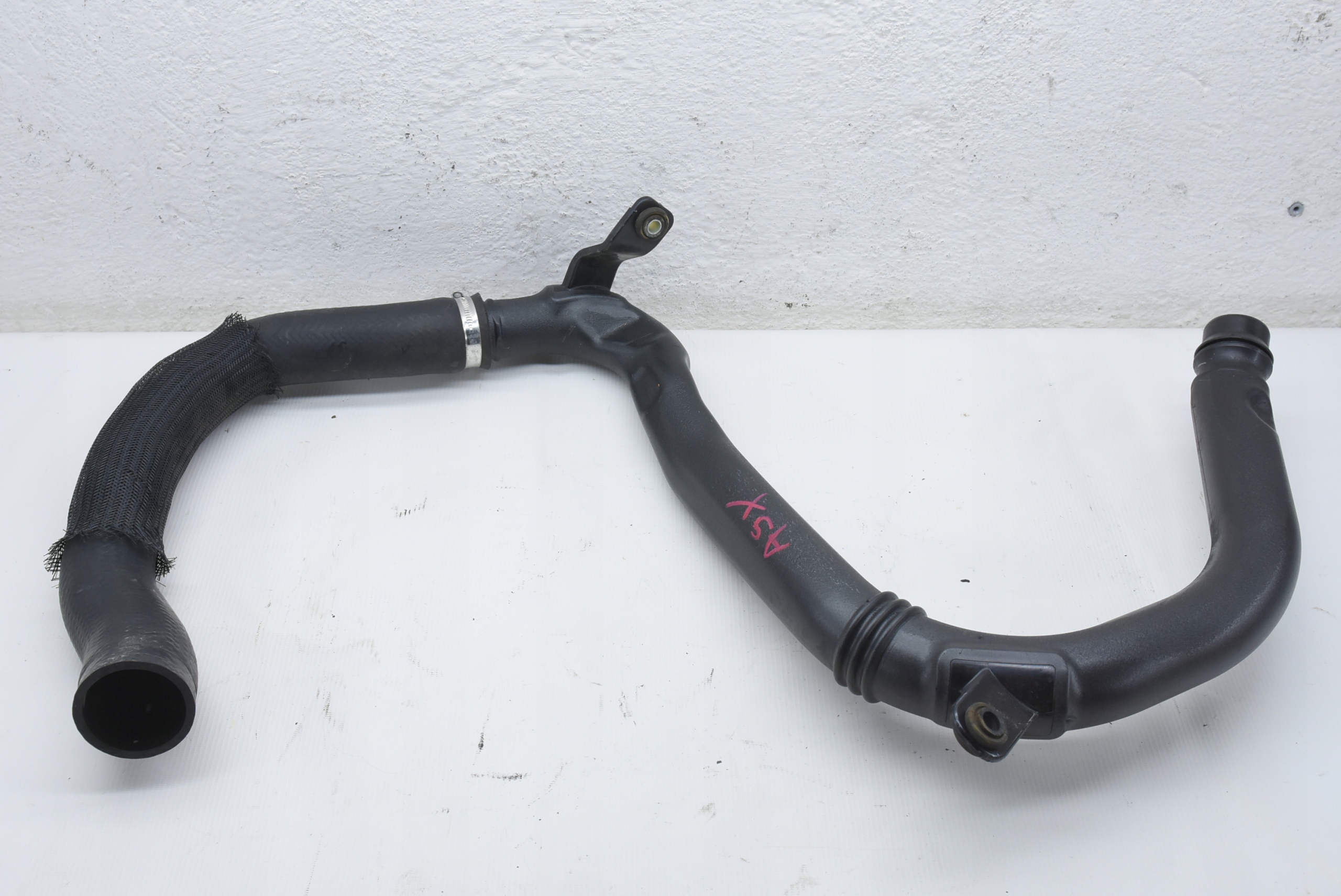 1505A880 - MITSUBISHI ASX LF 17-ШЛАНГ ИНТЕРКУЛЕРА