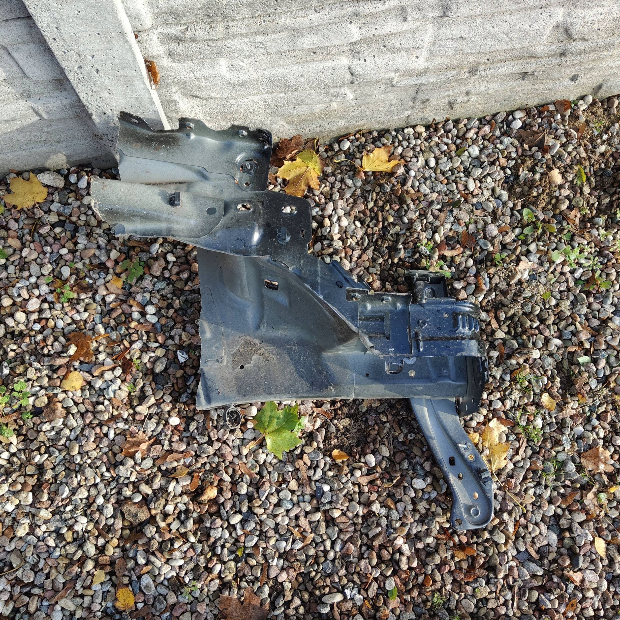 quarter front front side right Peugeot 2008 and