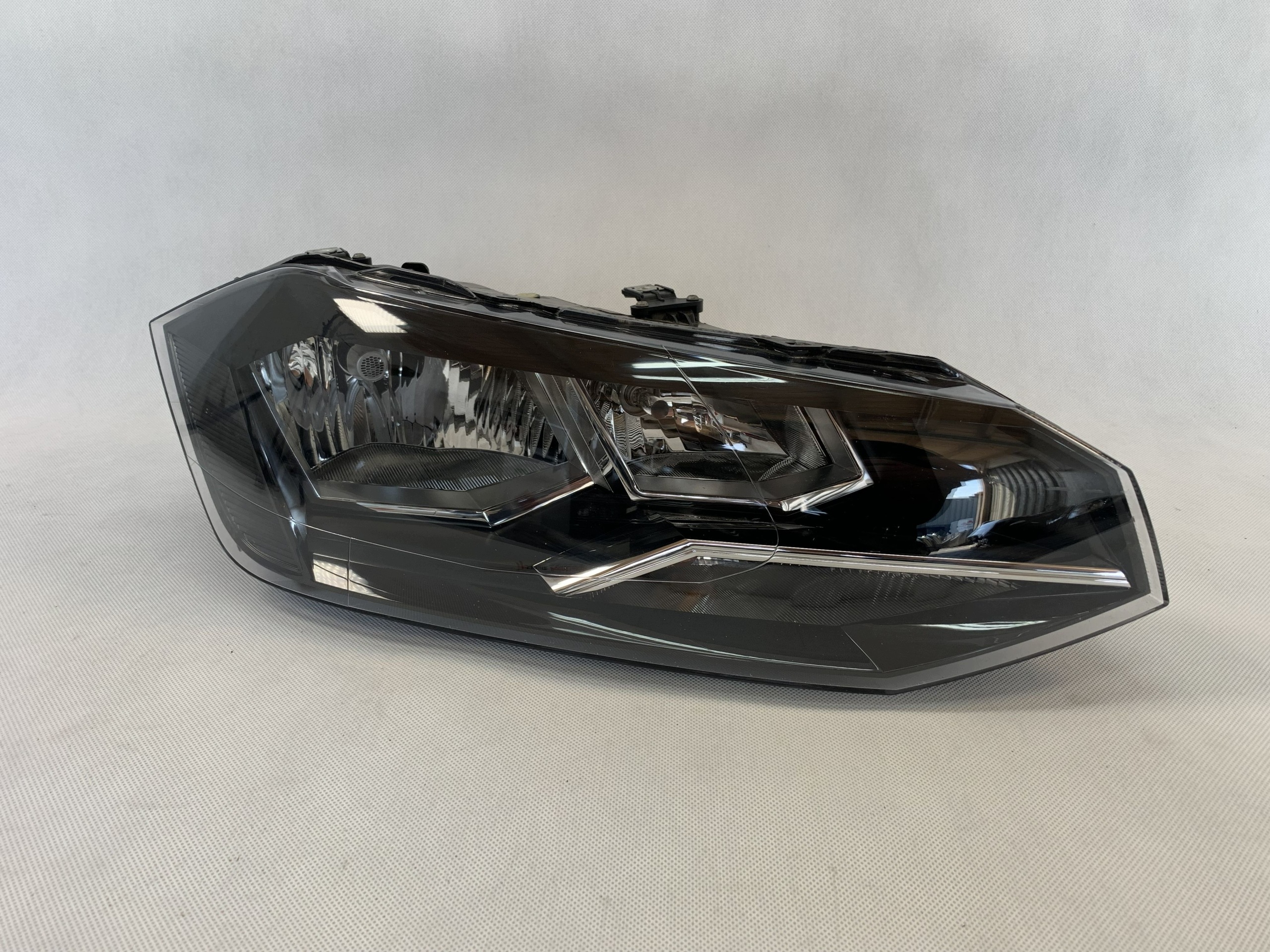 light front right reflektor Volkswagen VW Polo 17r 2G1941006 05.06
