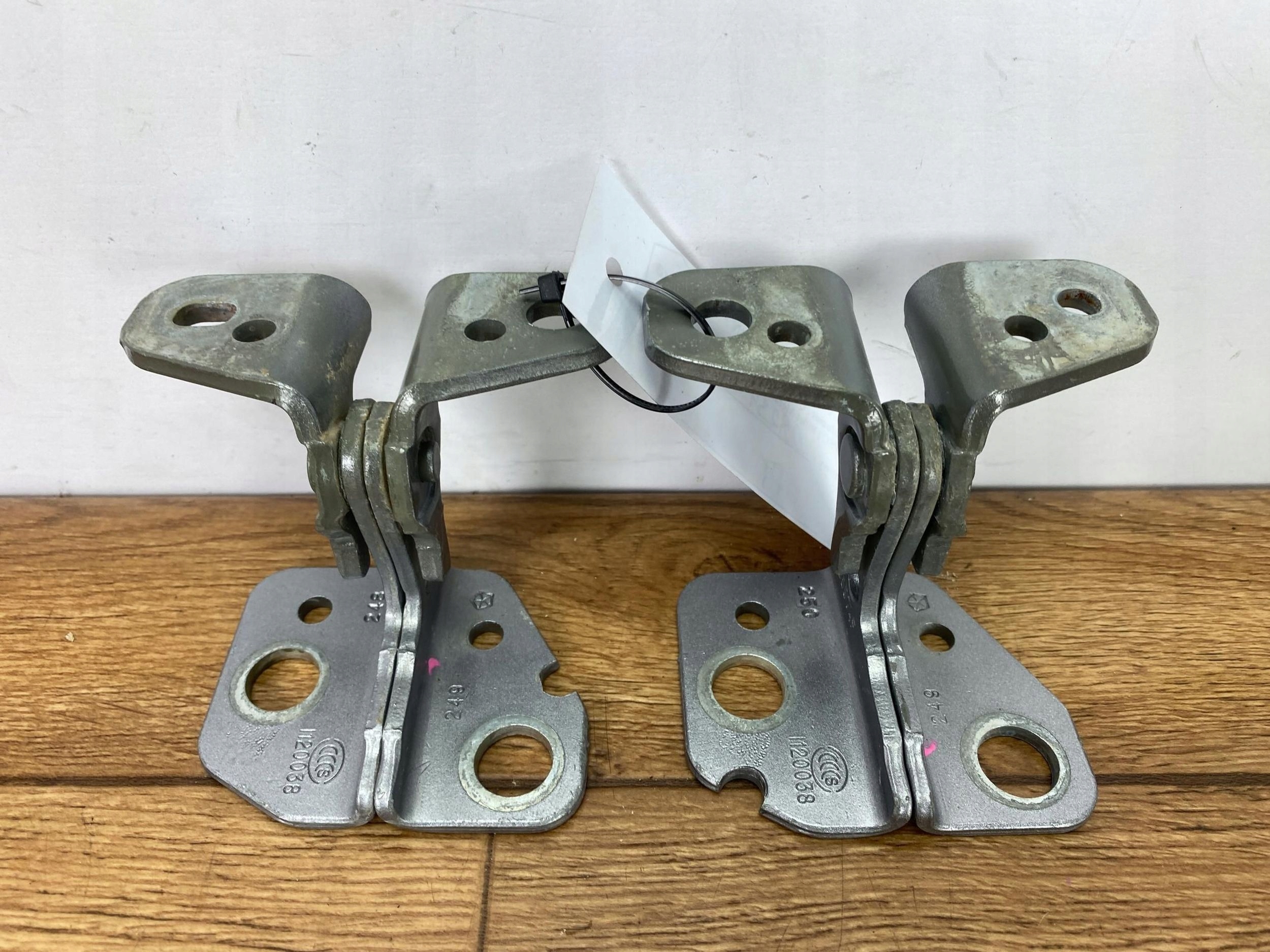 hinges hinge door right rear part QuadCab Dodge Ram 1500 2019+