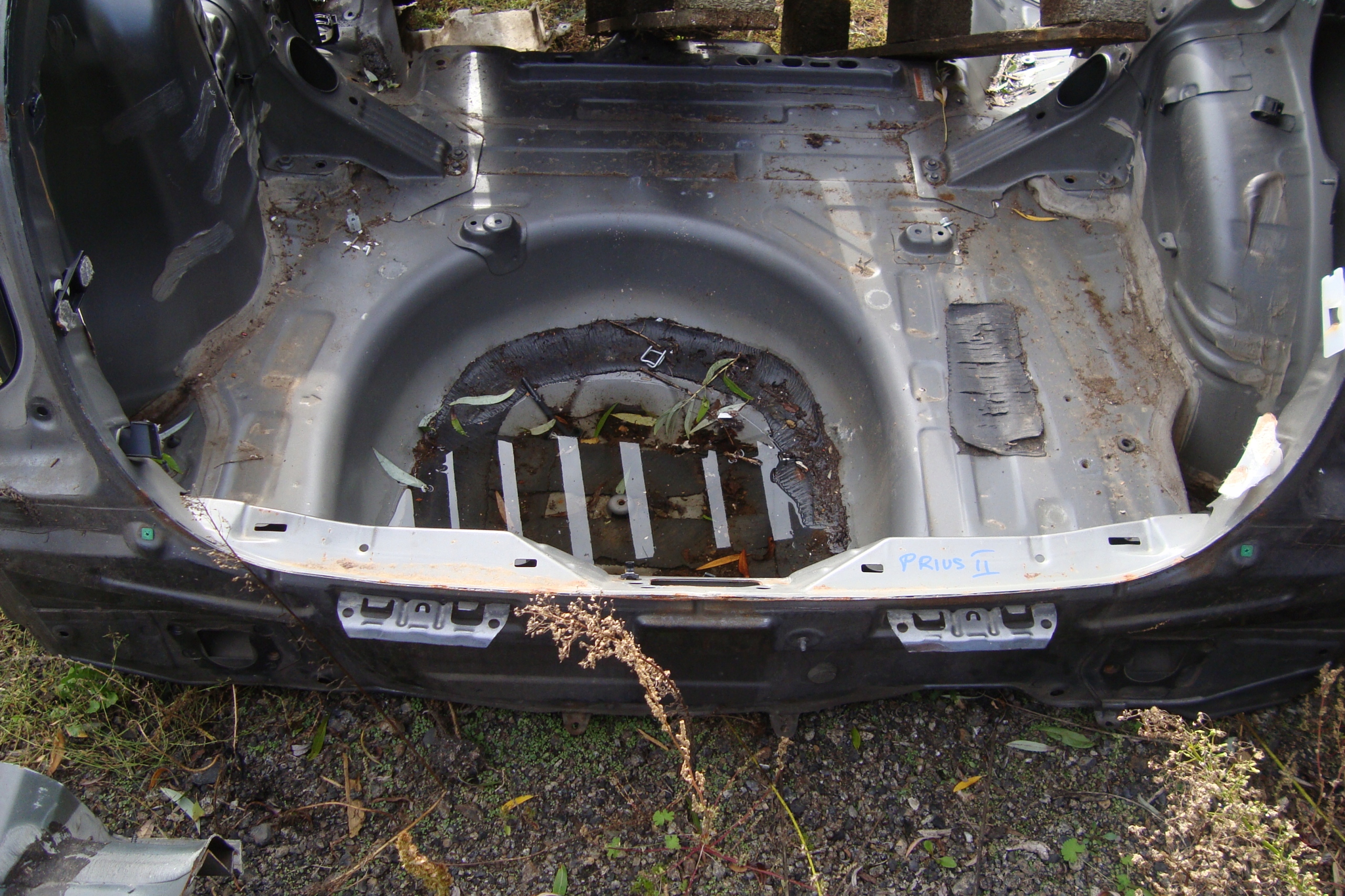 PAS TYŁ ŚCIANA PODŁOGA WANNA DUPA TOYOTA PRIUS II 04-08