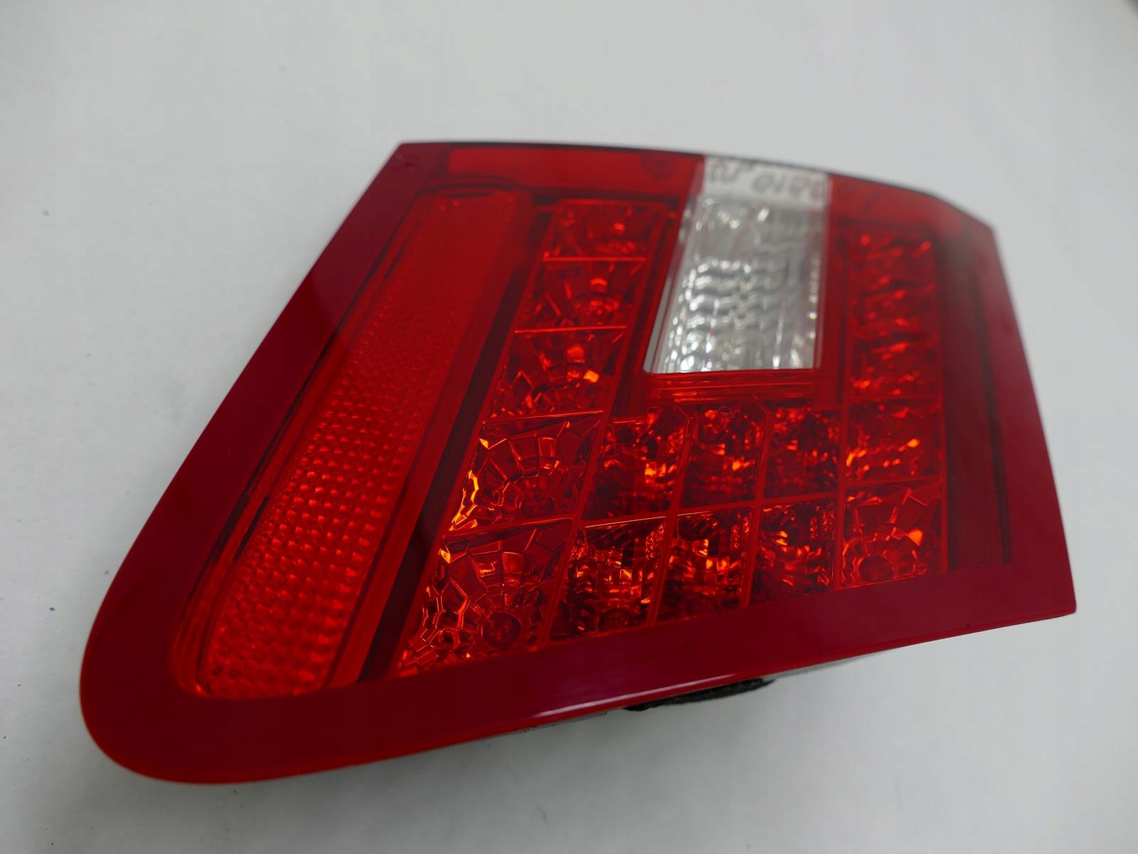 MERCEDES E W207 A207 feu du capot gauche arrière