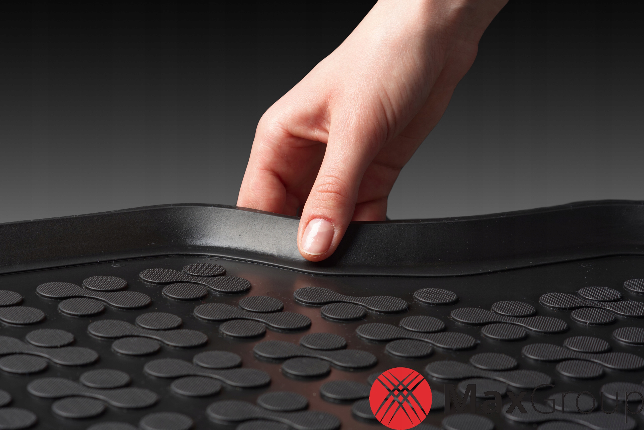 Mercedes Sprinter I 2000-2006 Dywaniki samochodowe Informacje dodatkowe bezzapachowe korytkowe mocowania w zestawie