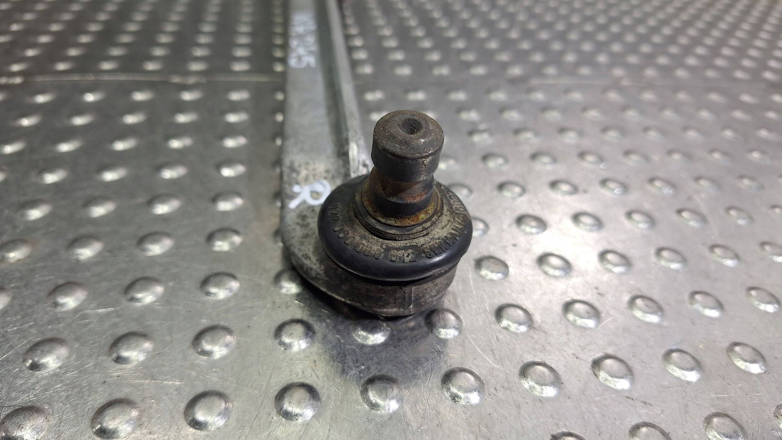 arm right front upper OE 8D0407508E AUDI A4 B6 A6 C5 PASSAT B5 SUPERB and