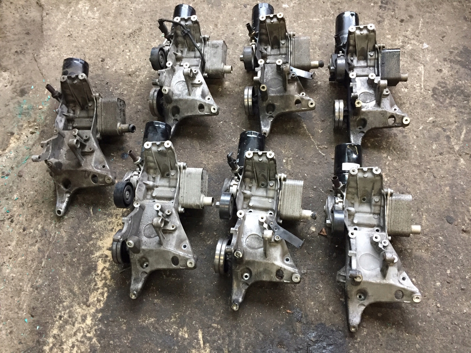 AUDI A4 B8 A5 8T Ölfiltergehäuse 06H903143E